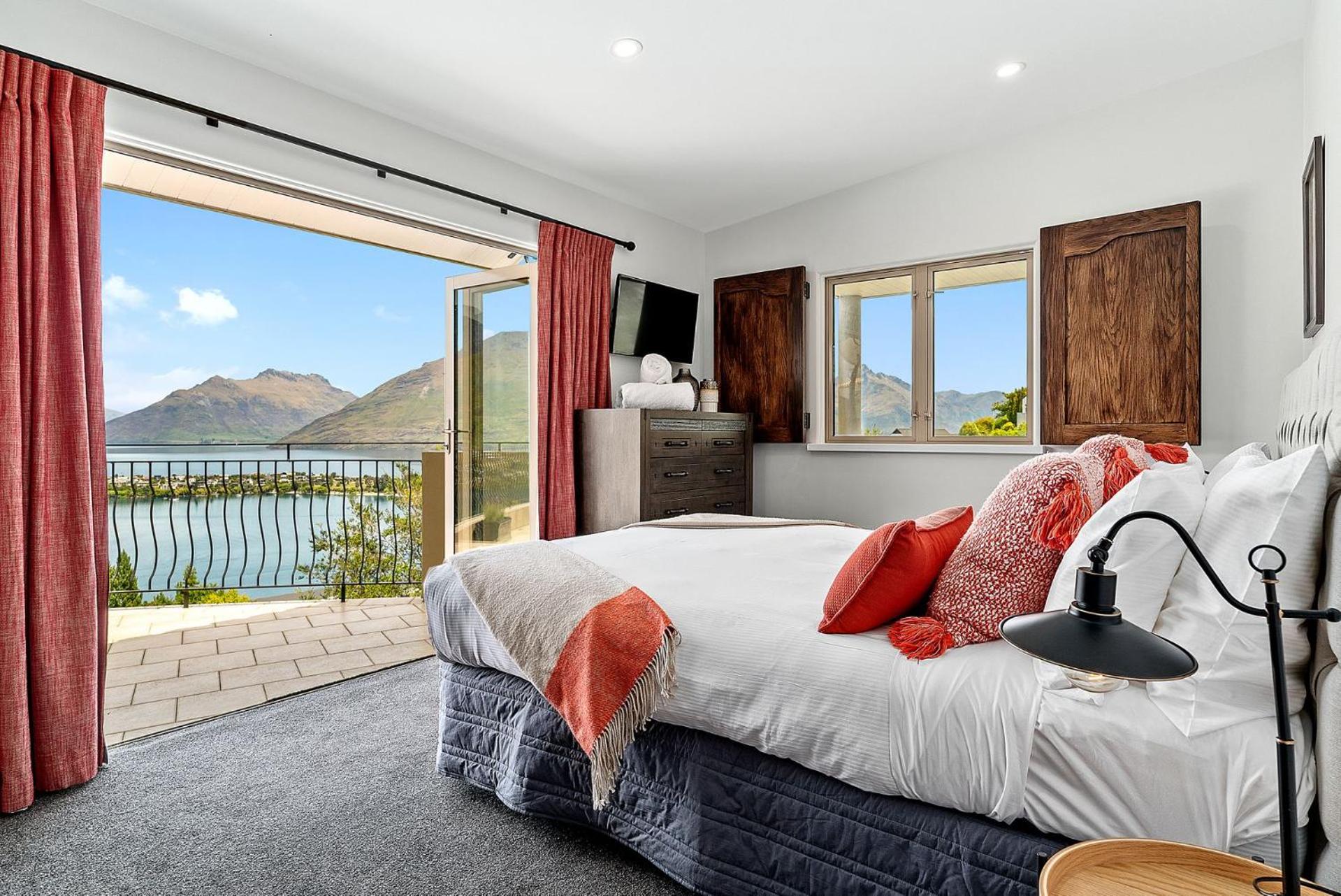 The Star of Queenstown Hill