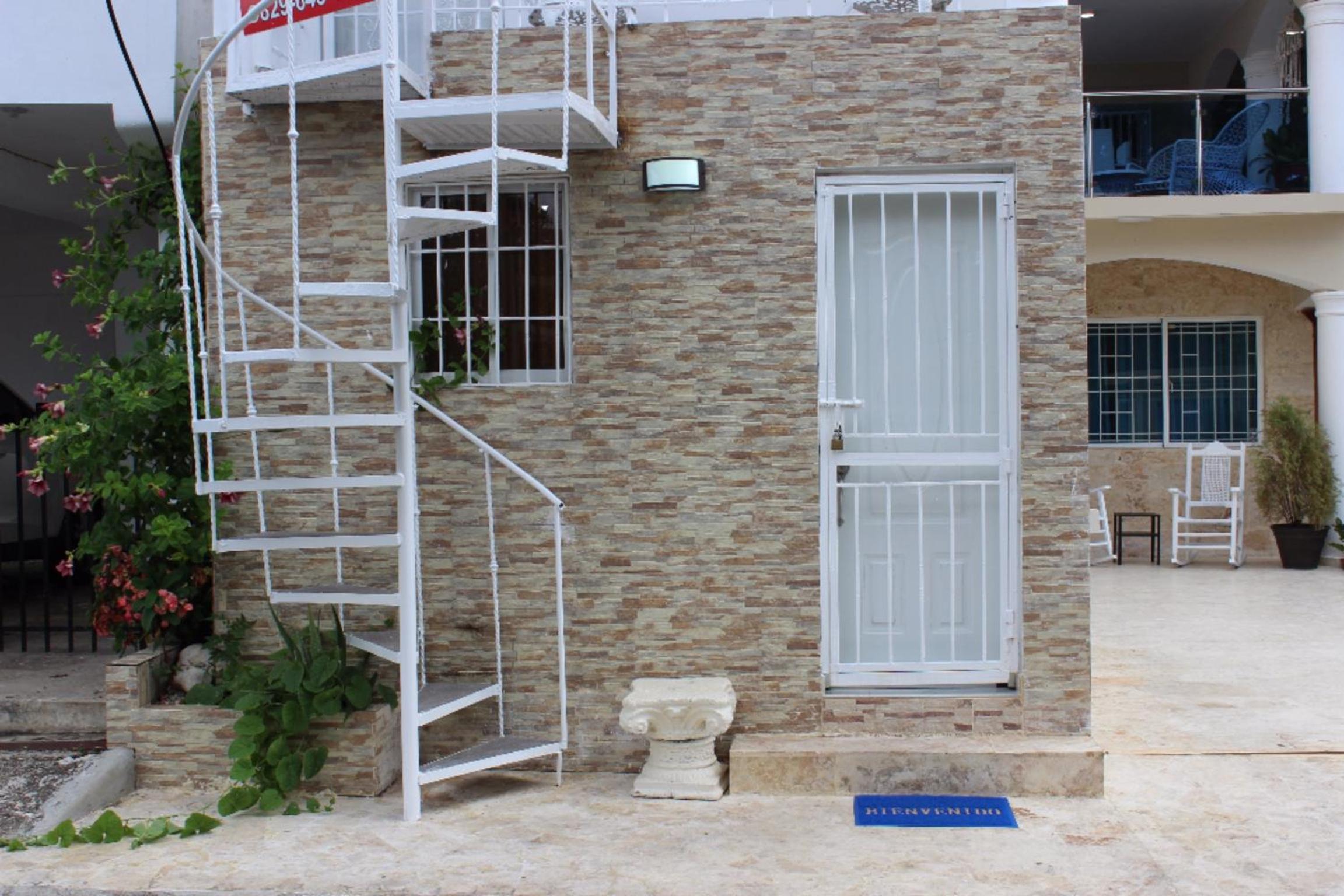 2 Guests 1bed Studio 3min To Beach And Main Street view 2