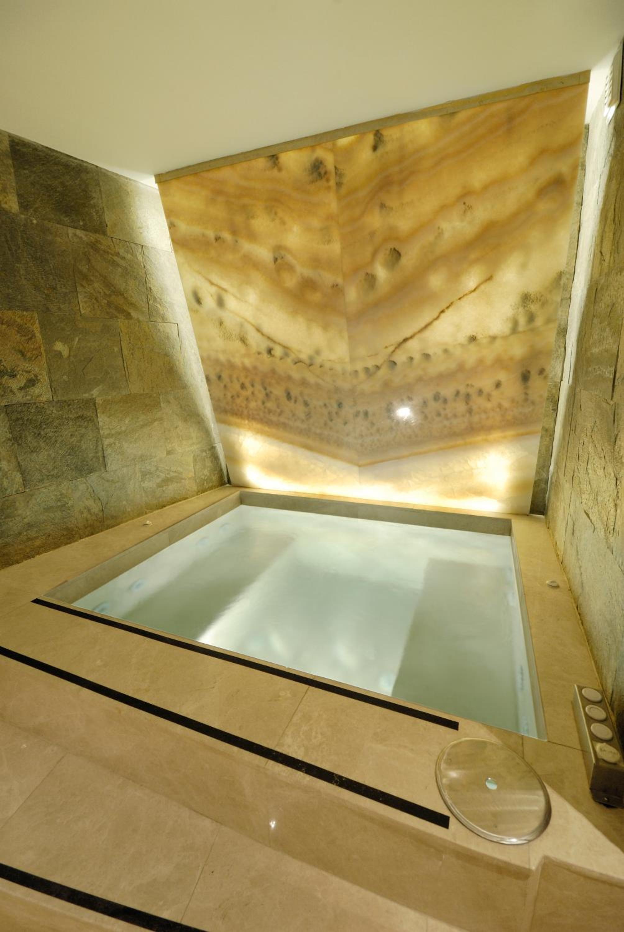 Tulip City Hotel - Image 28