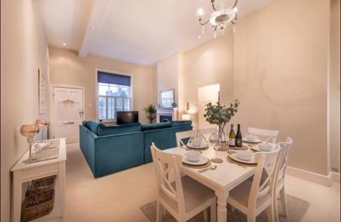 Choristers Mews: Luxury cottage a stones throw from the Cathedral! view 4