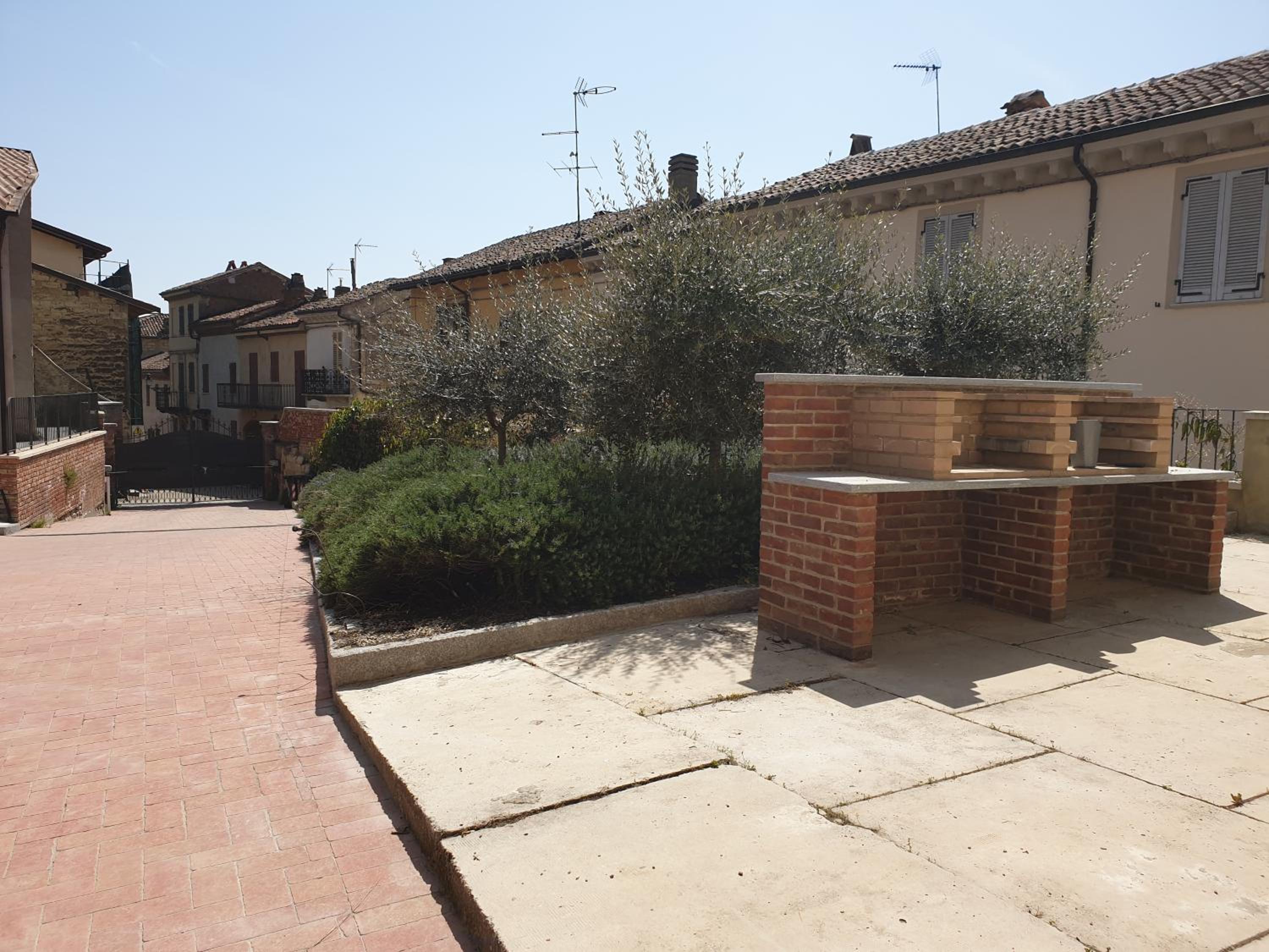OLIVOLA APARTMENTS