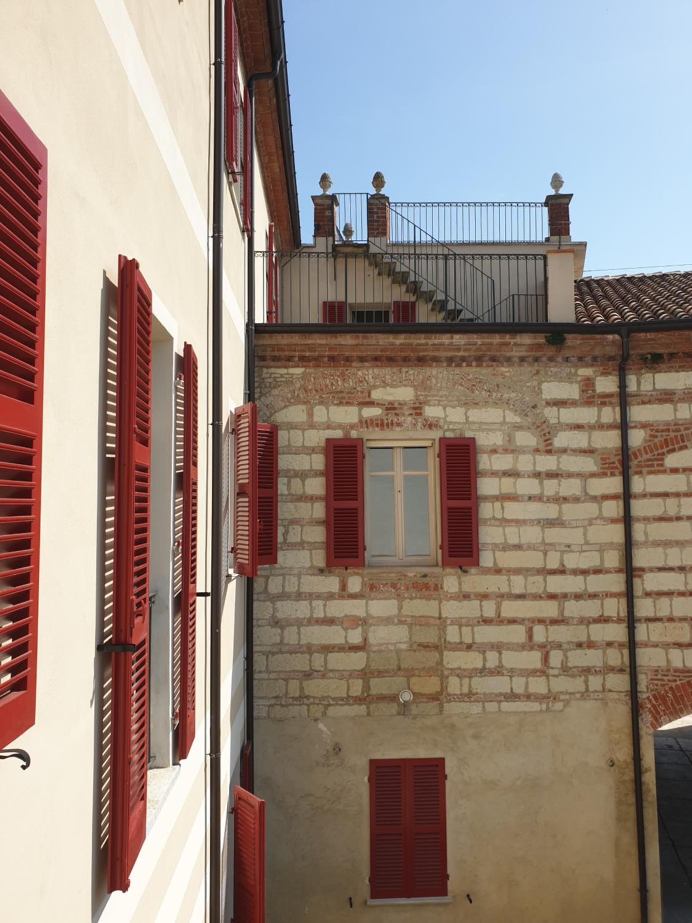 OLIVOLA APARTMENTS