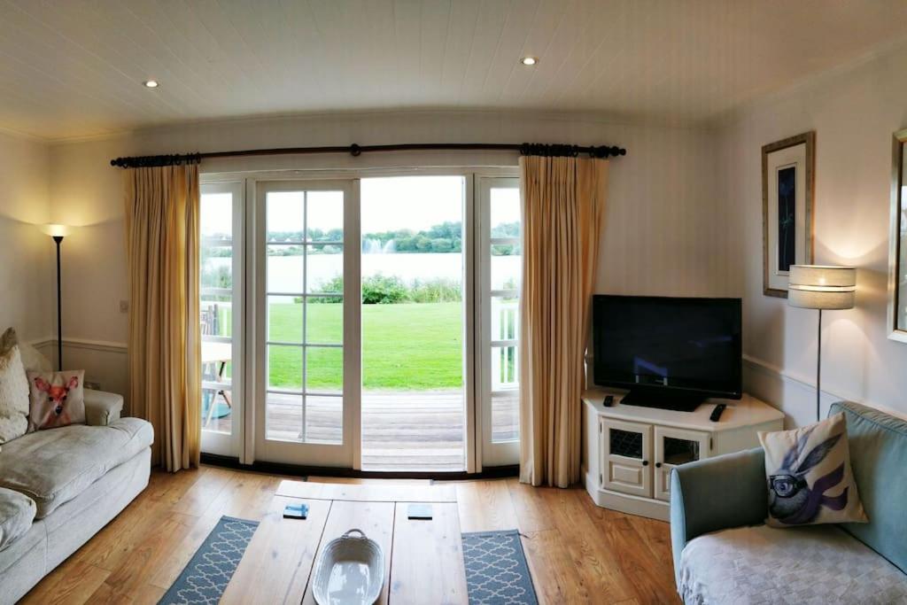 38 Windrush Lake view 4