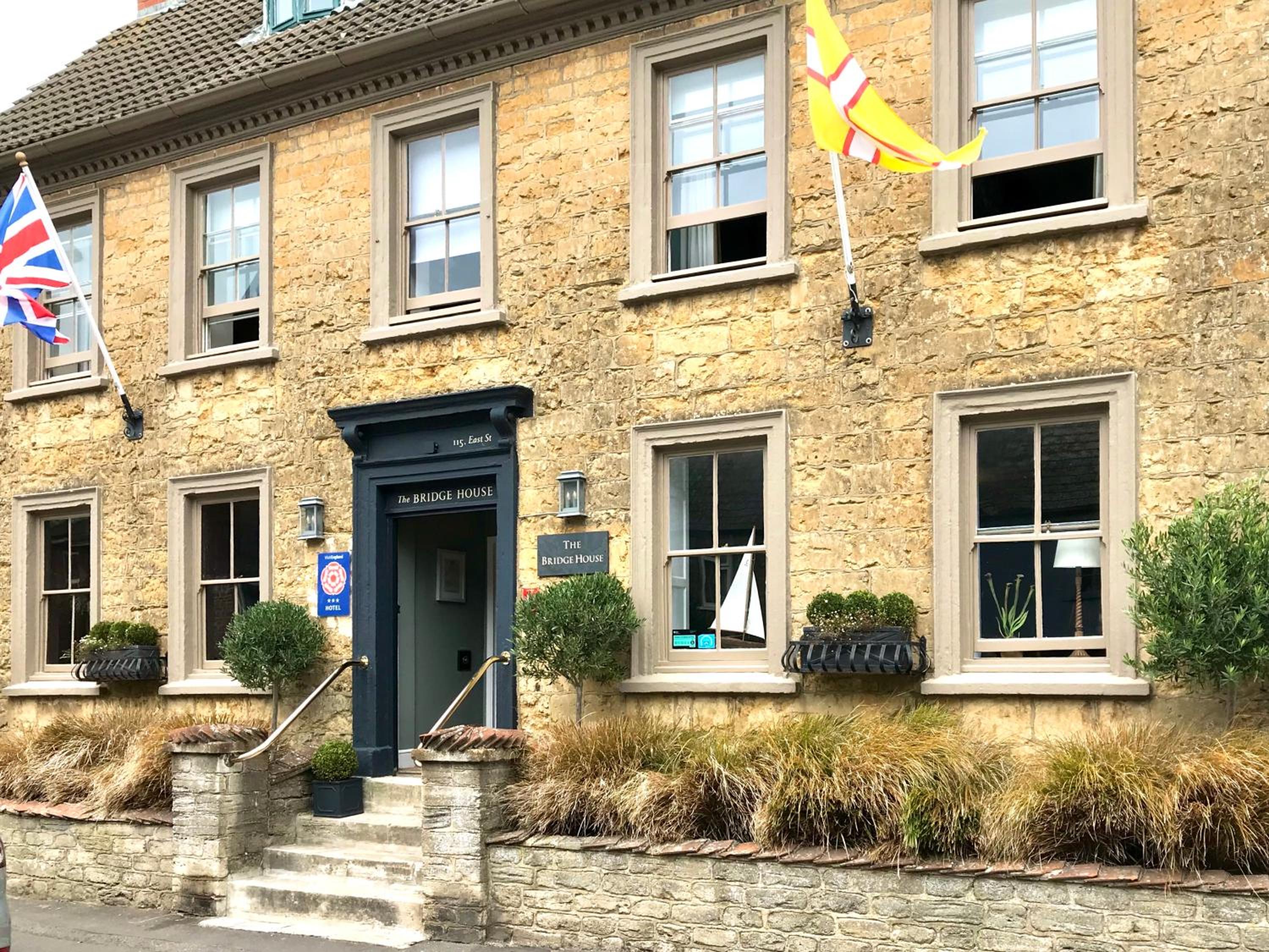 Bridge House Hotel