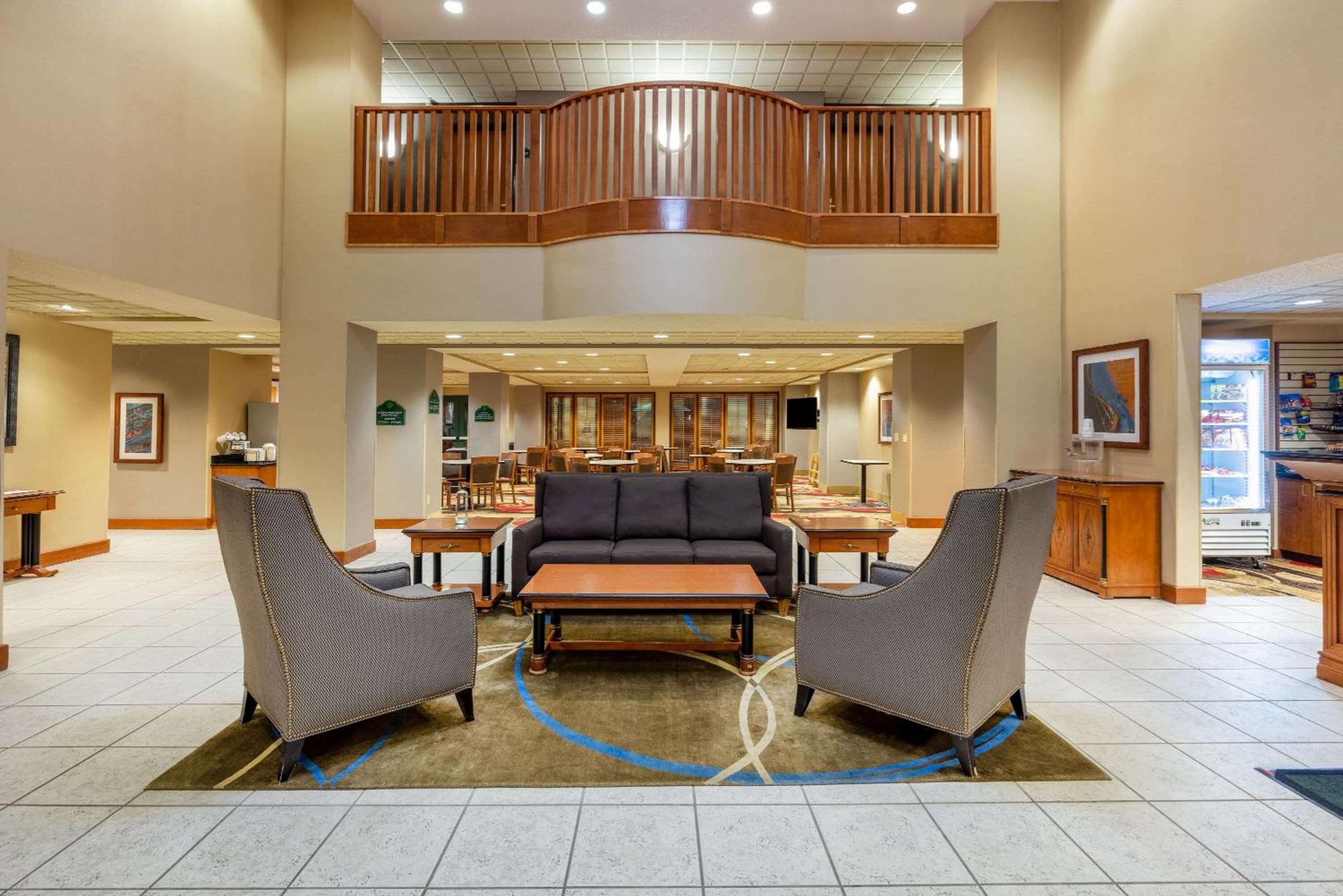 Gillette Vacations - Wingate by Wyndham Gillette near CAM-PLEX - Property Image 4