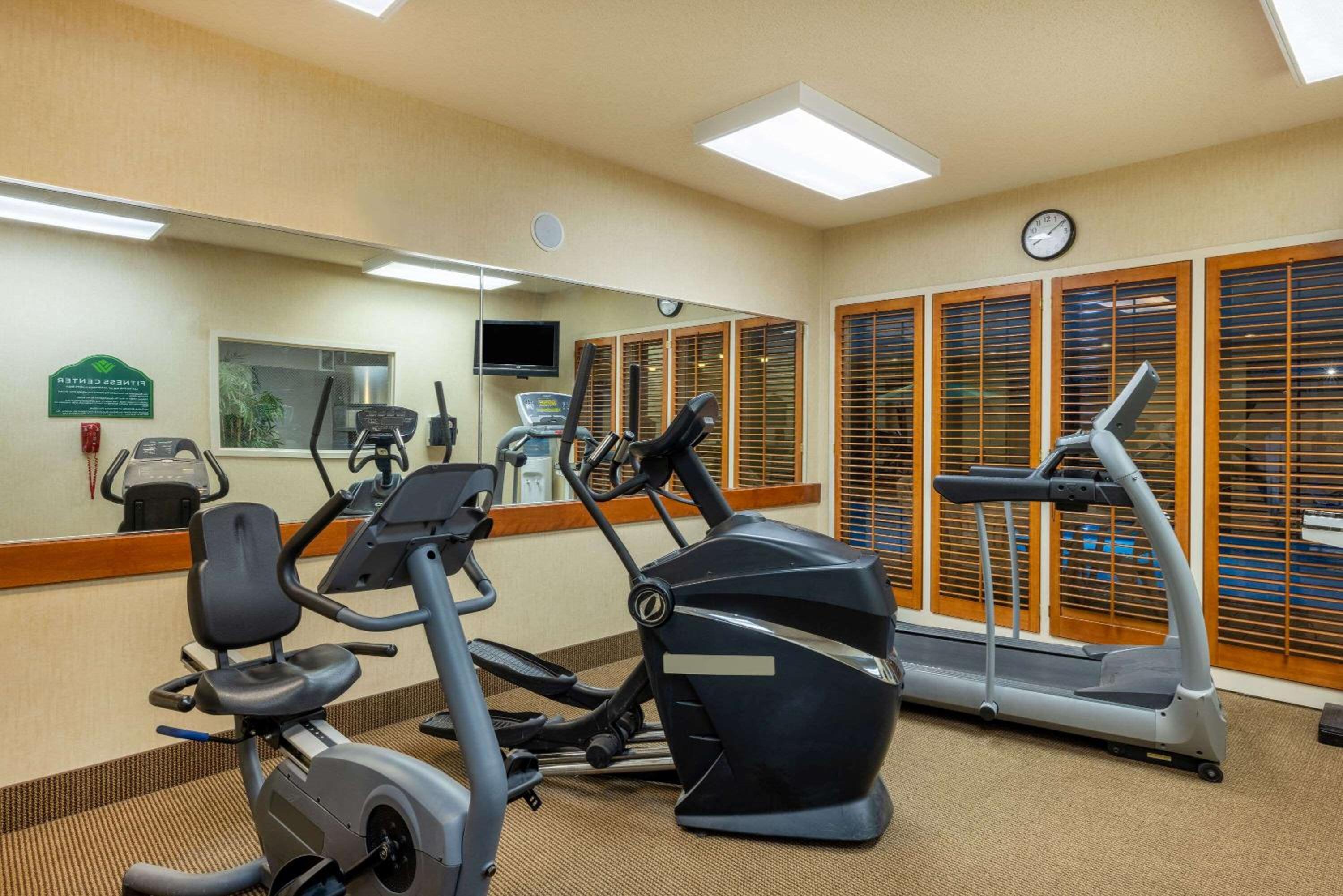 Gillette Vacations - Wingate by Wyndham Gillette near CAM-PLEX - Property Image 9