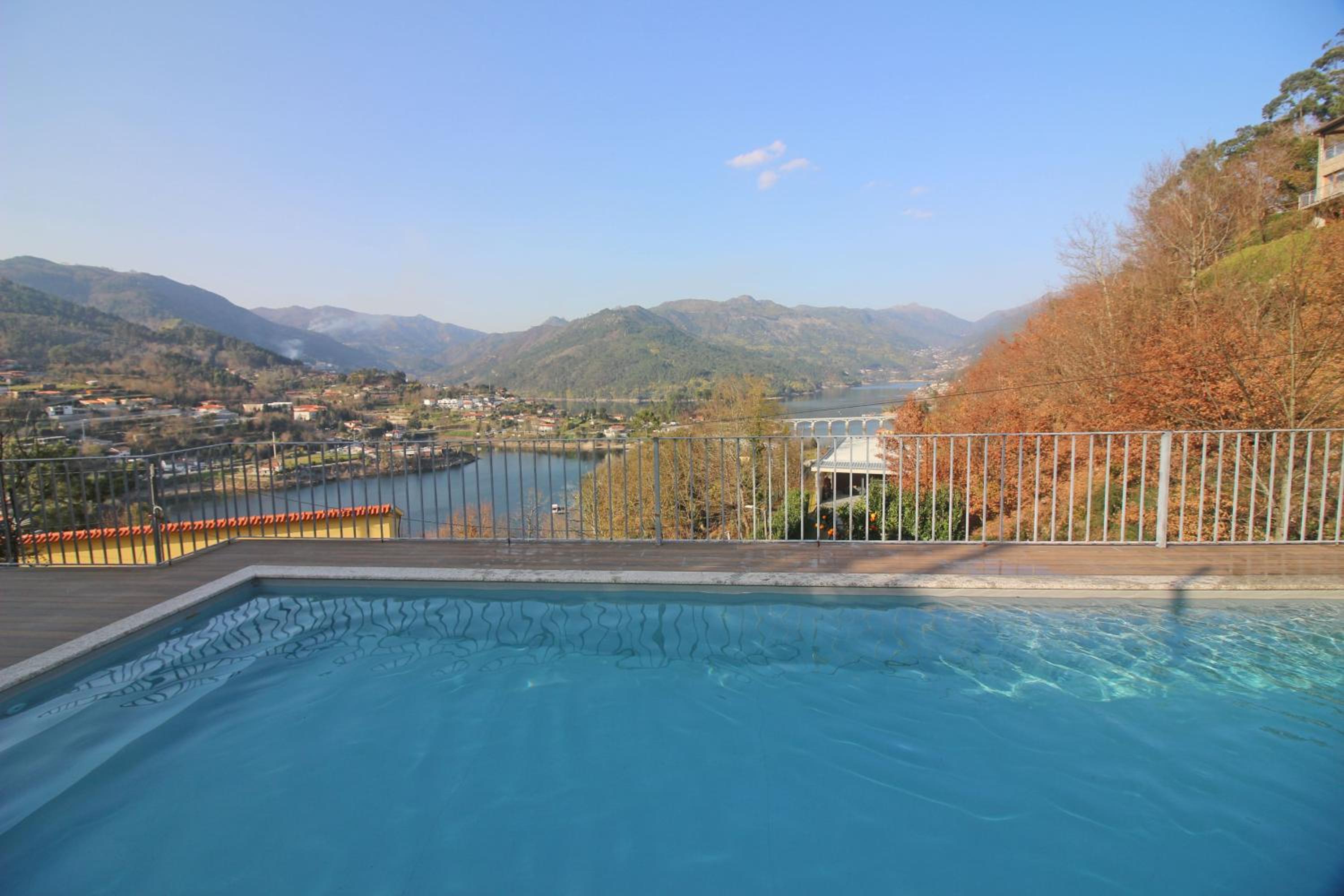 Quinta do Grilo view 3