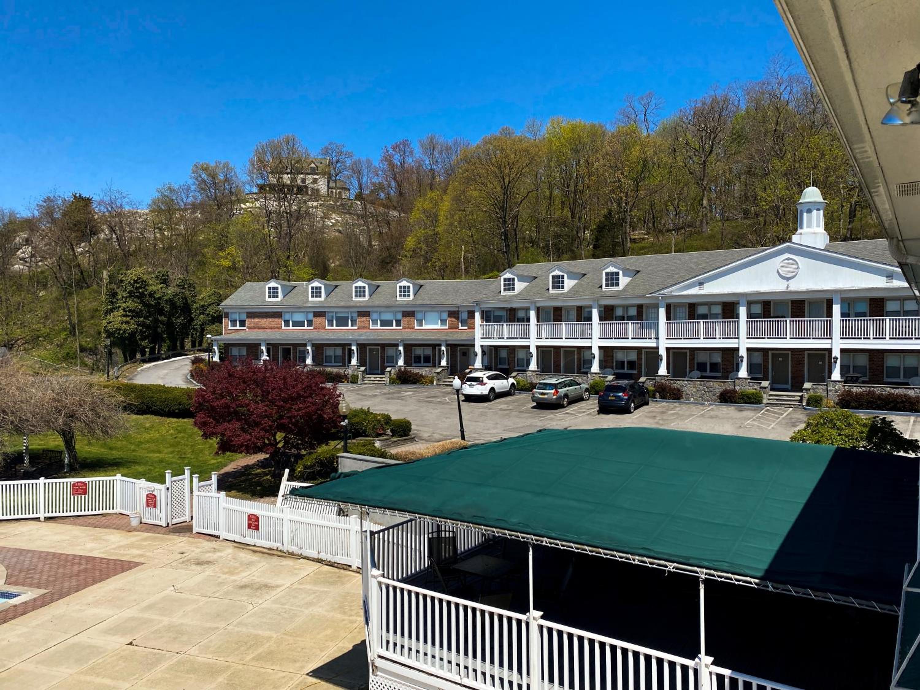 Inn on the Hudson view 3