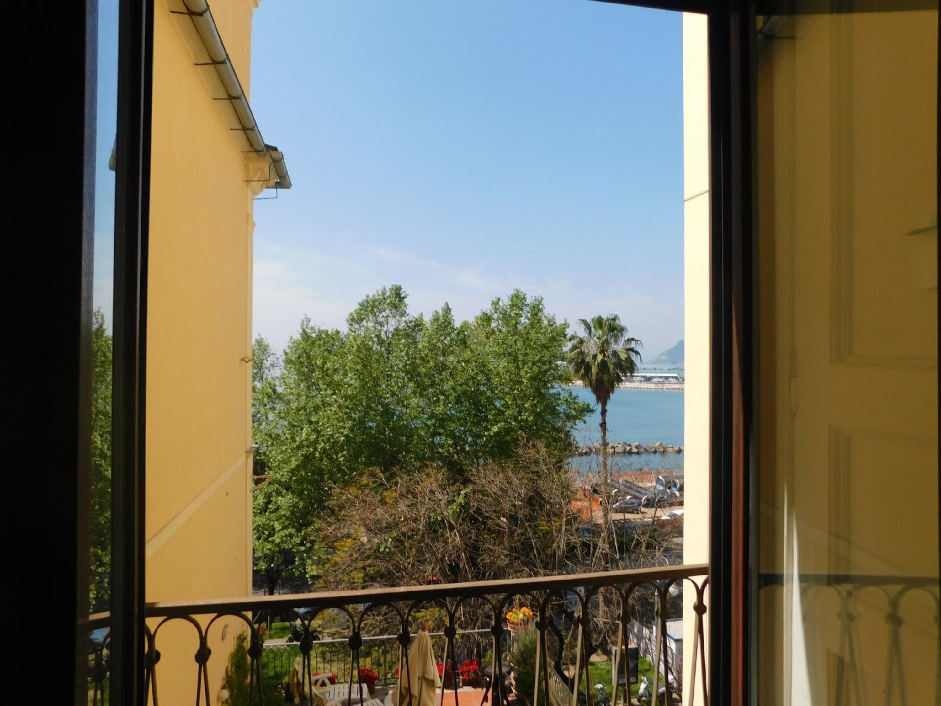 Plaza Apartment photo 2