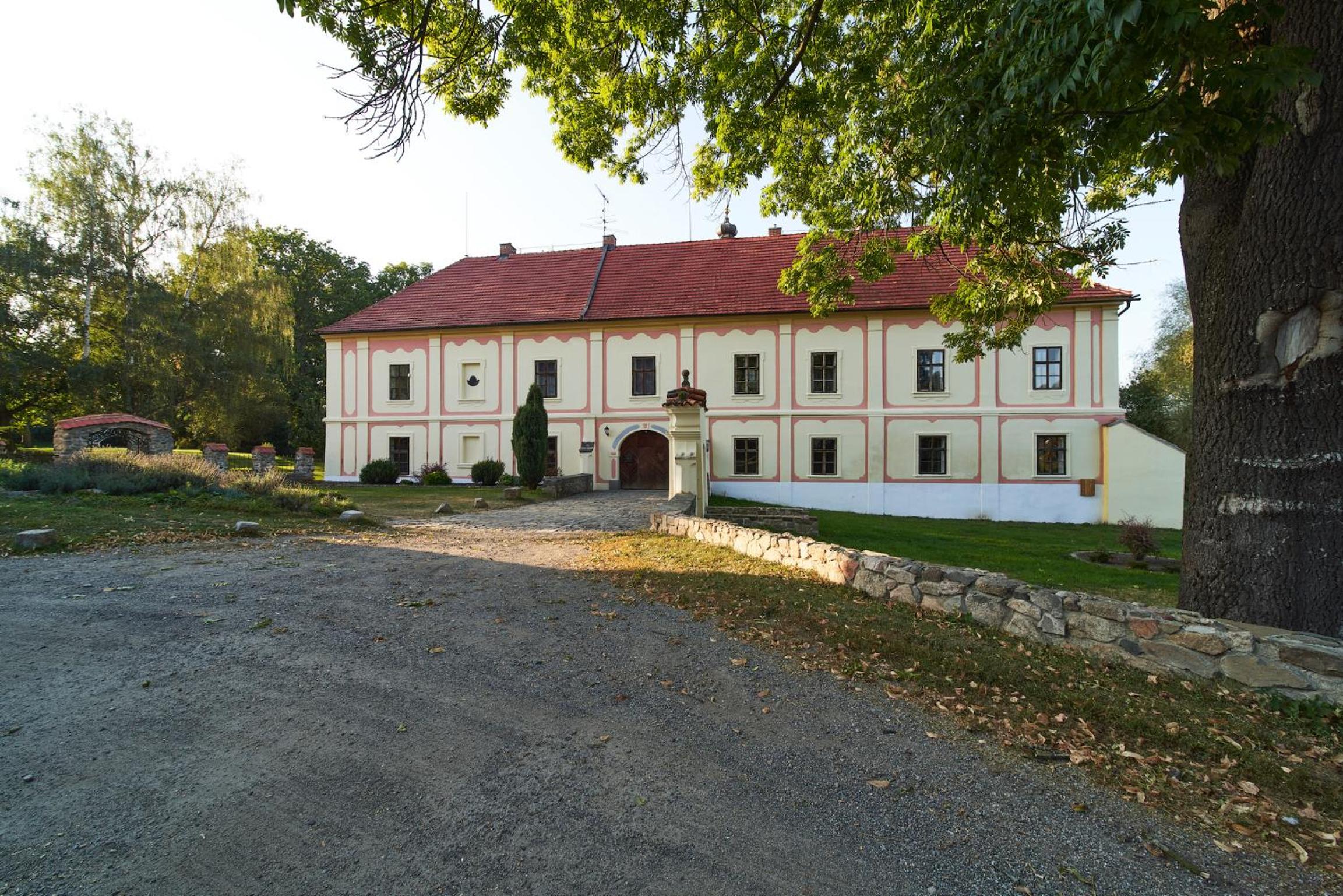 Penzion Zámek Lešany