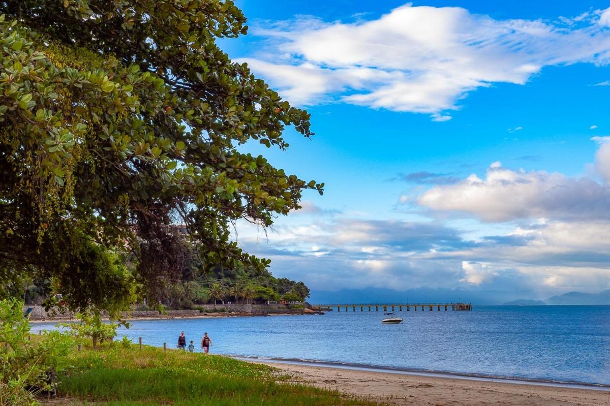 Natureza a 100m da Praia, 4 suítes, amplo jardim