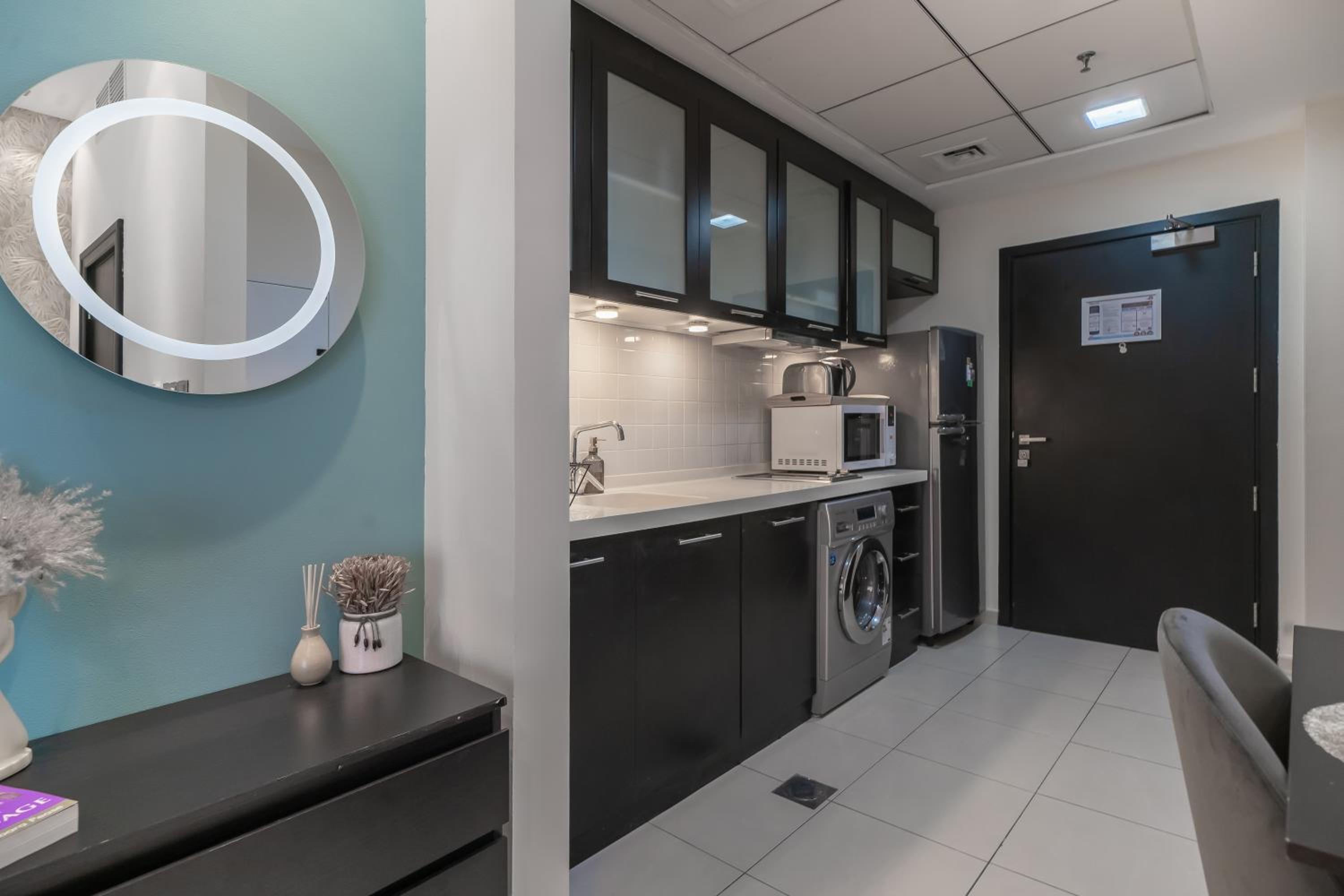 HiGuests - Cute Studio With Balcony, 5-min To The Beach