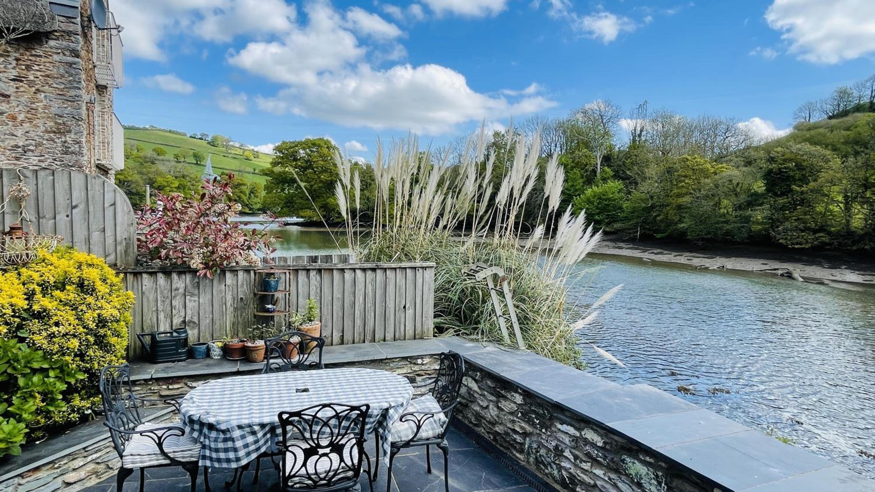 Duck Cottage - Waters Edge, Exclusive Village Location view 2