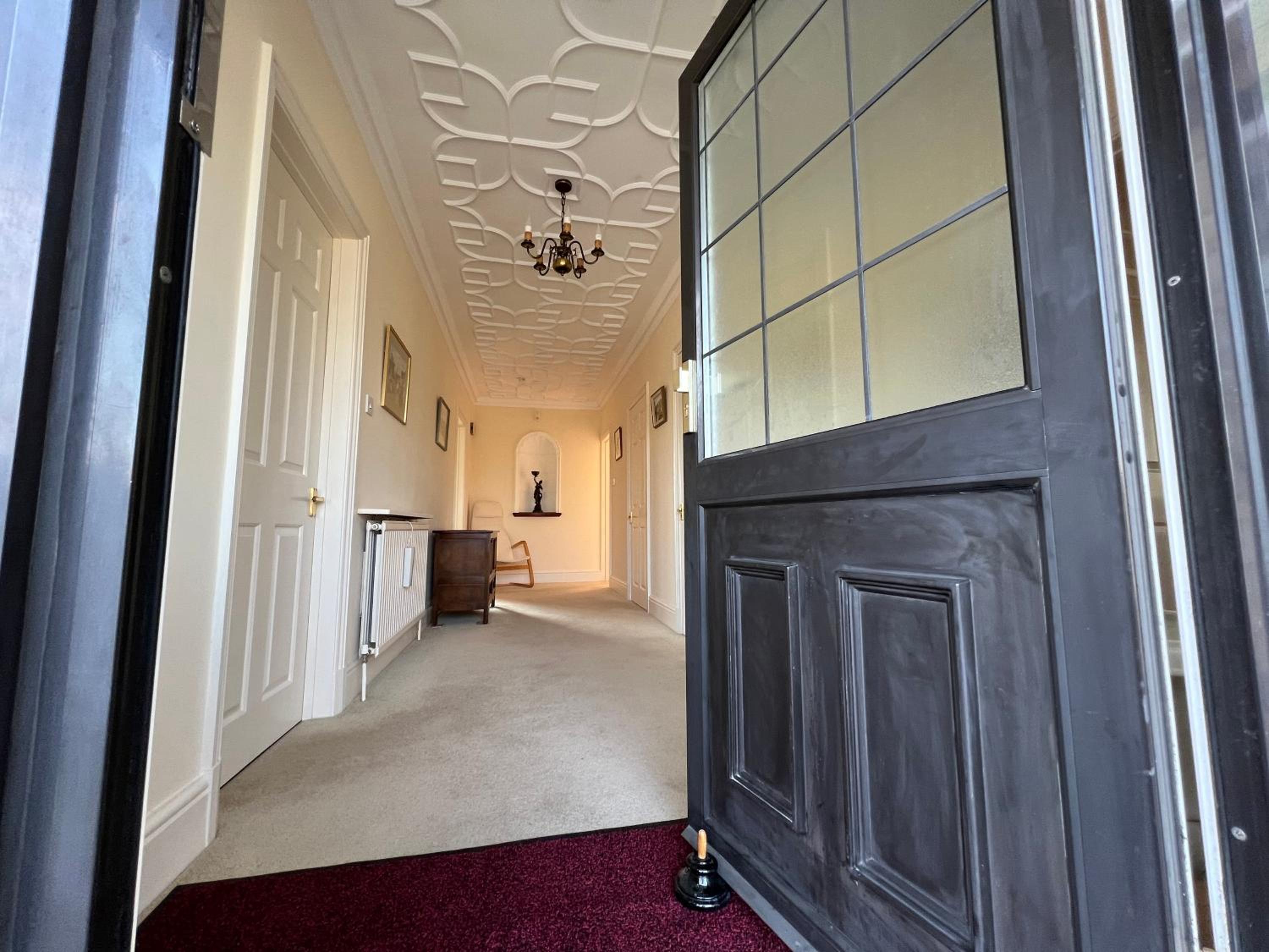 Spacious bungalow with large private garden