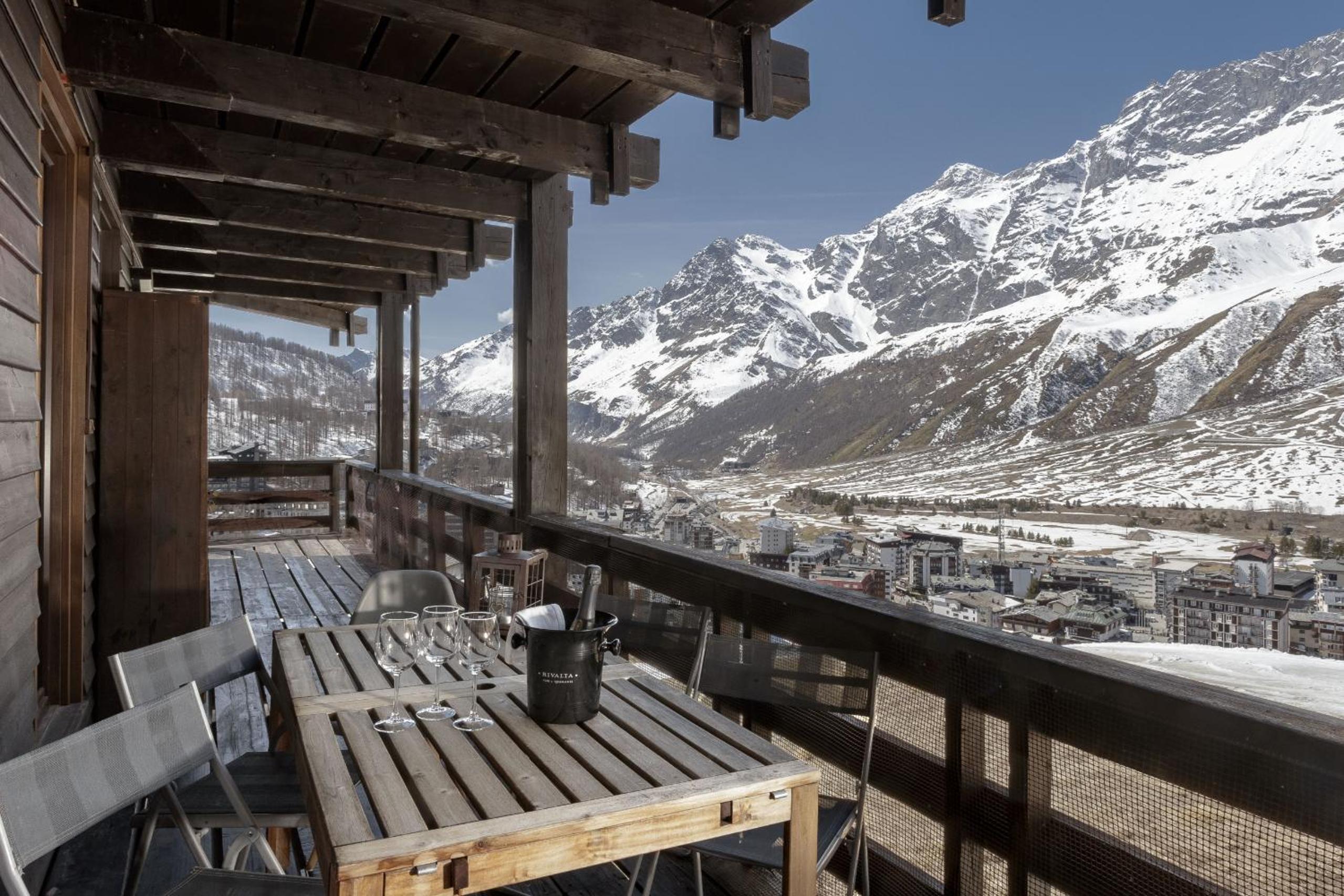 HelloCHALET - Ski to door Apartment with big terrace overlooking skiruns photo 3