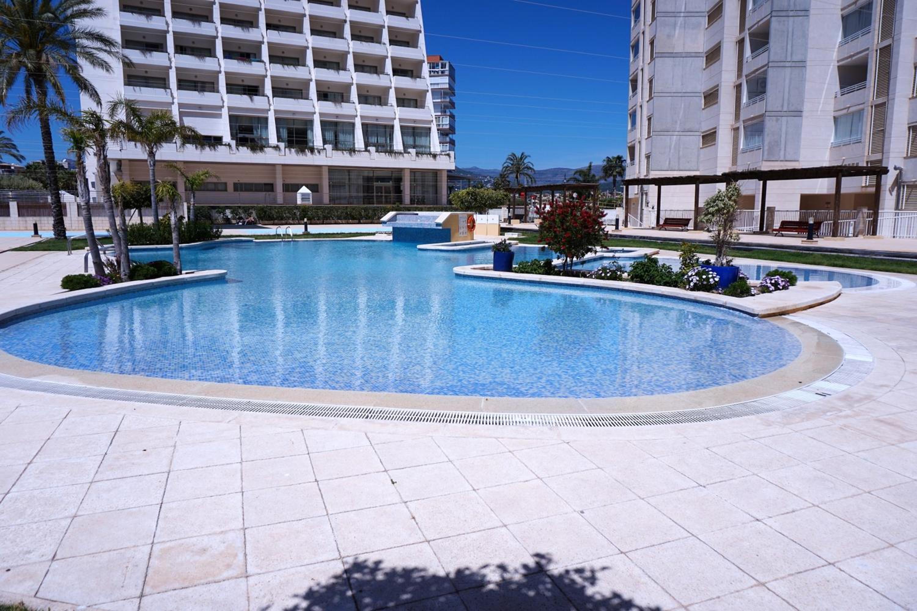 Bright Apartment in Calpe 100m² with Sea View & Pool view 4
