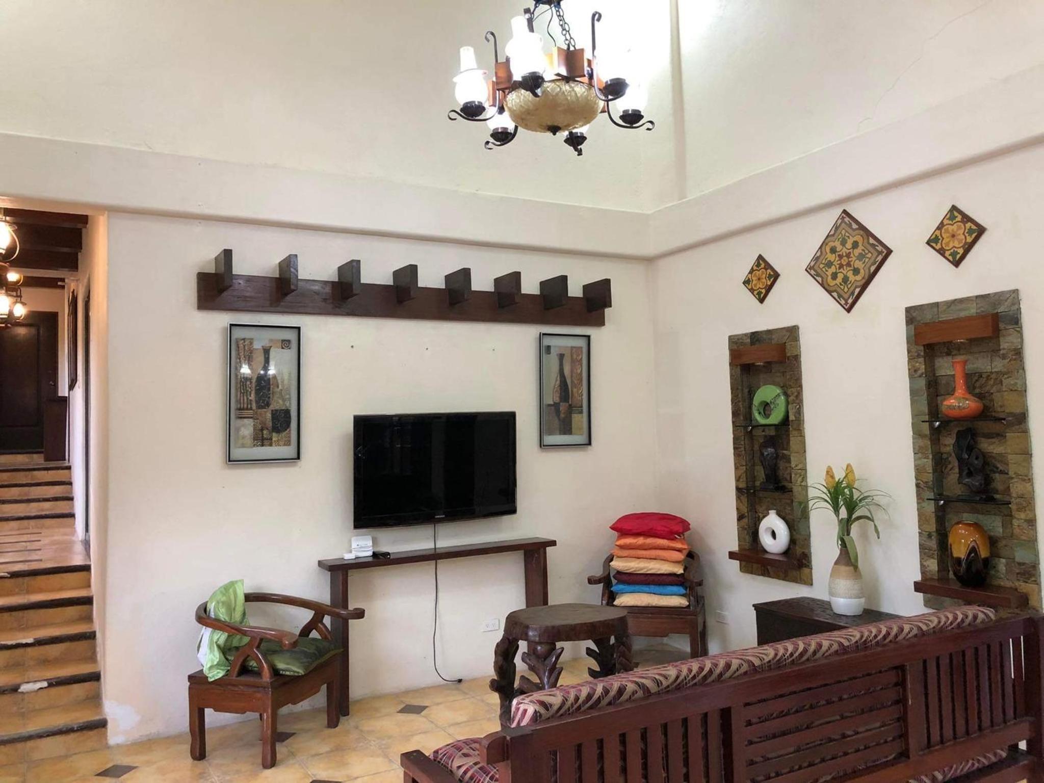Tagaytay BNR Guesthouse 4BR With Balcony 12-14 Guest view 3