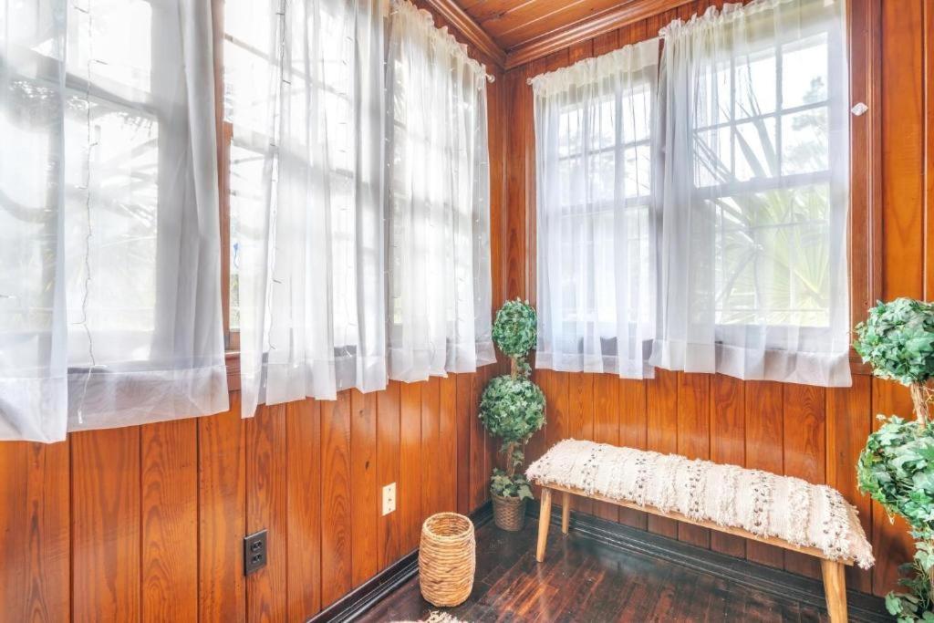 Comfy Pet Friendly Home in Jacksonville Mins to Downtown view 4