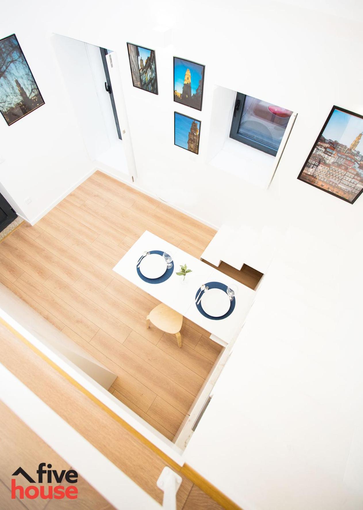 FIVE HOUSE 16