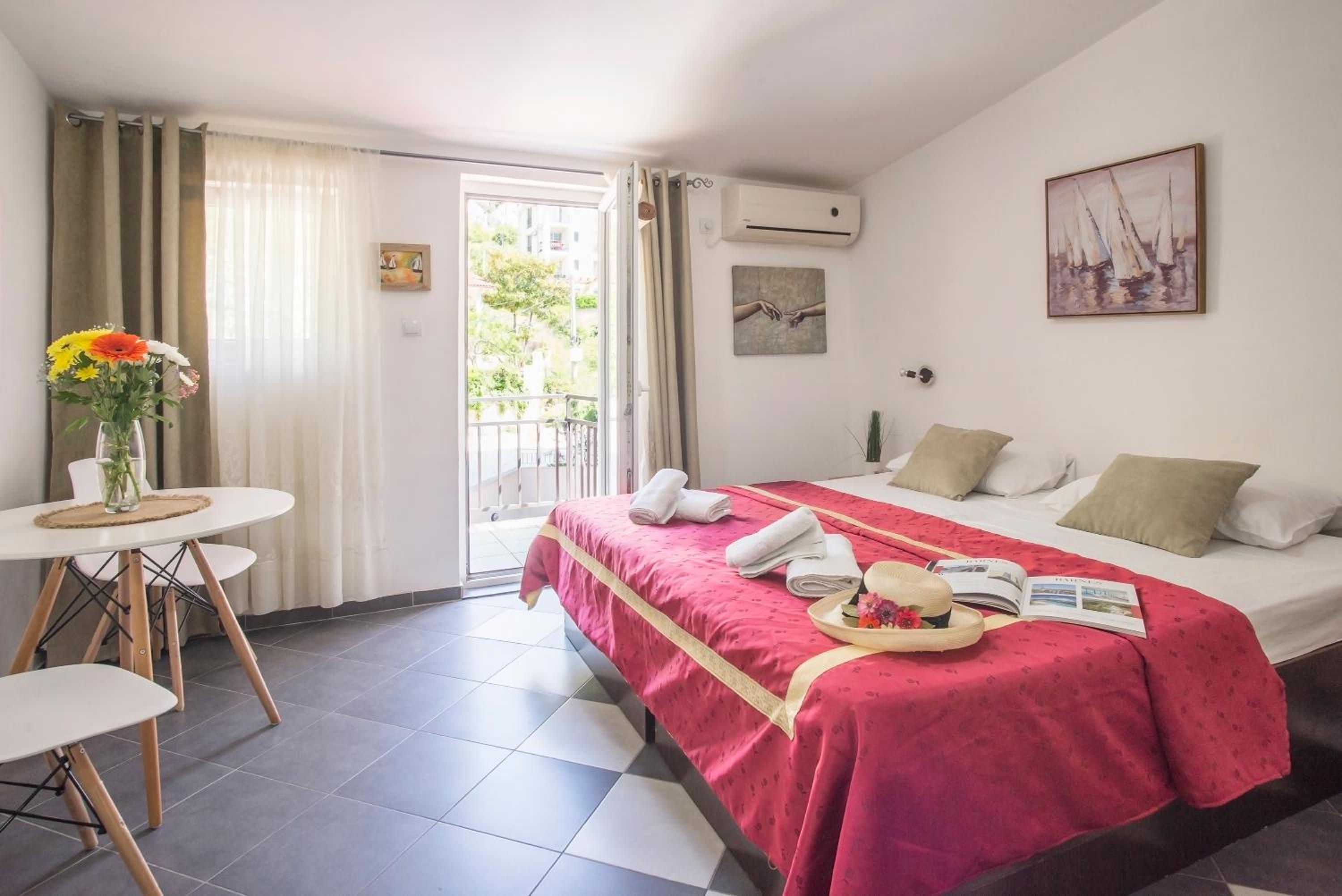 Apartments MaXhit