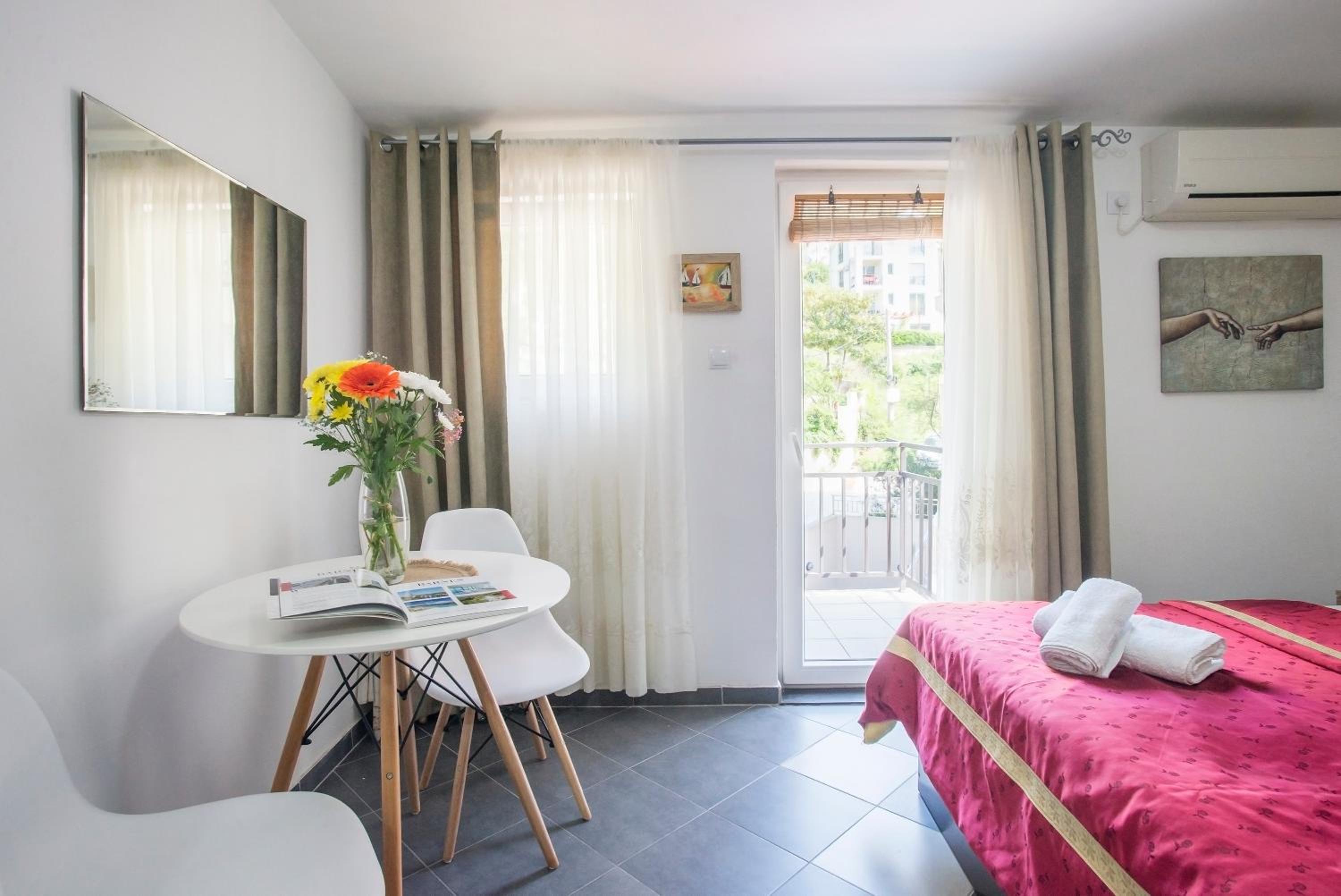 Apartments MaXhit