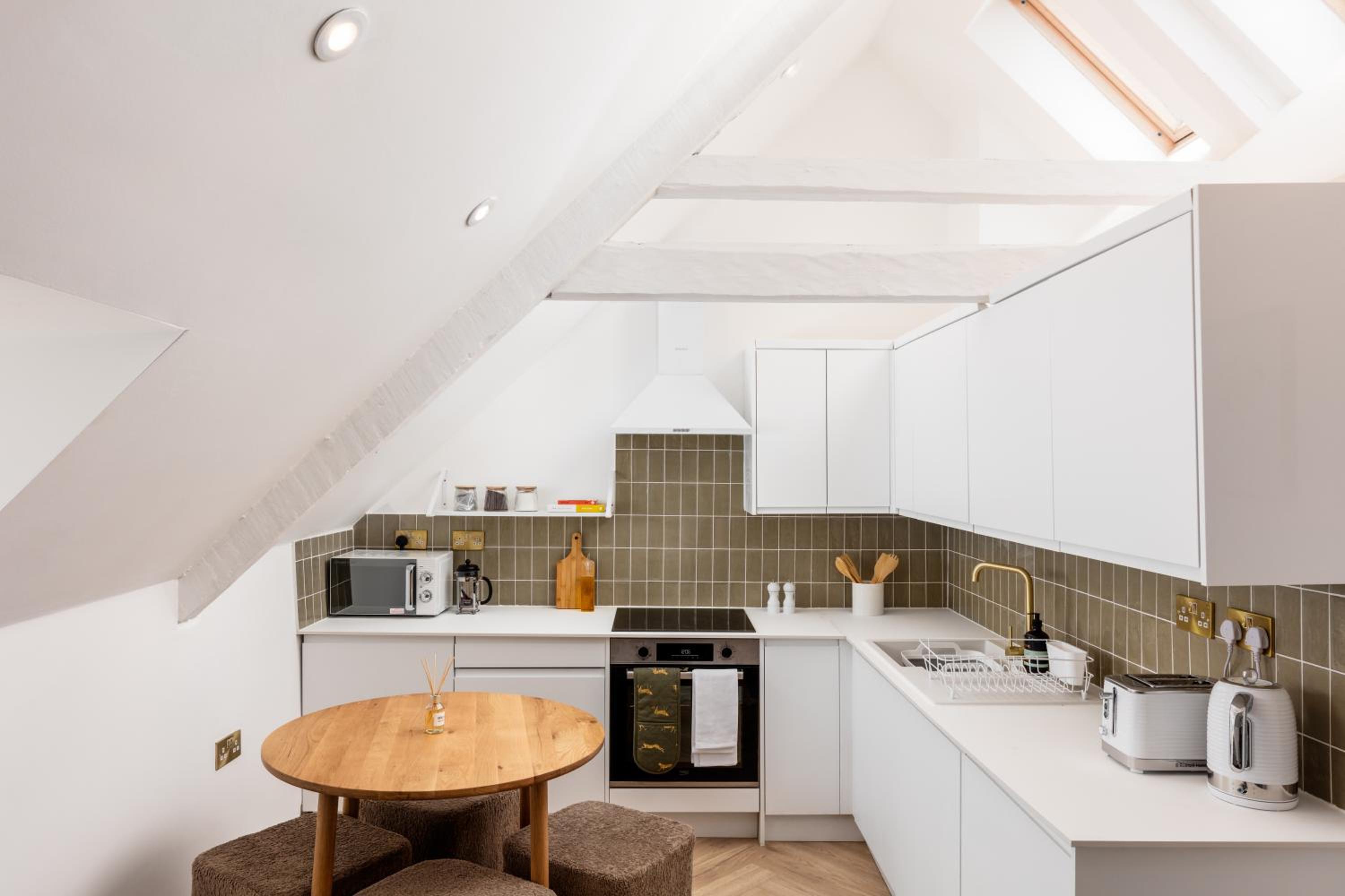 Luxe Design - Boutique Apartment - Heart of Rothbury view 4