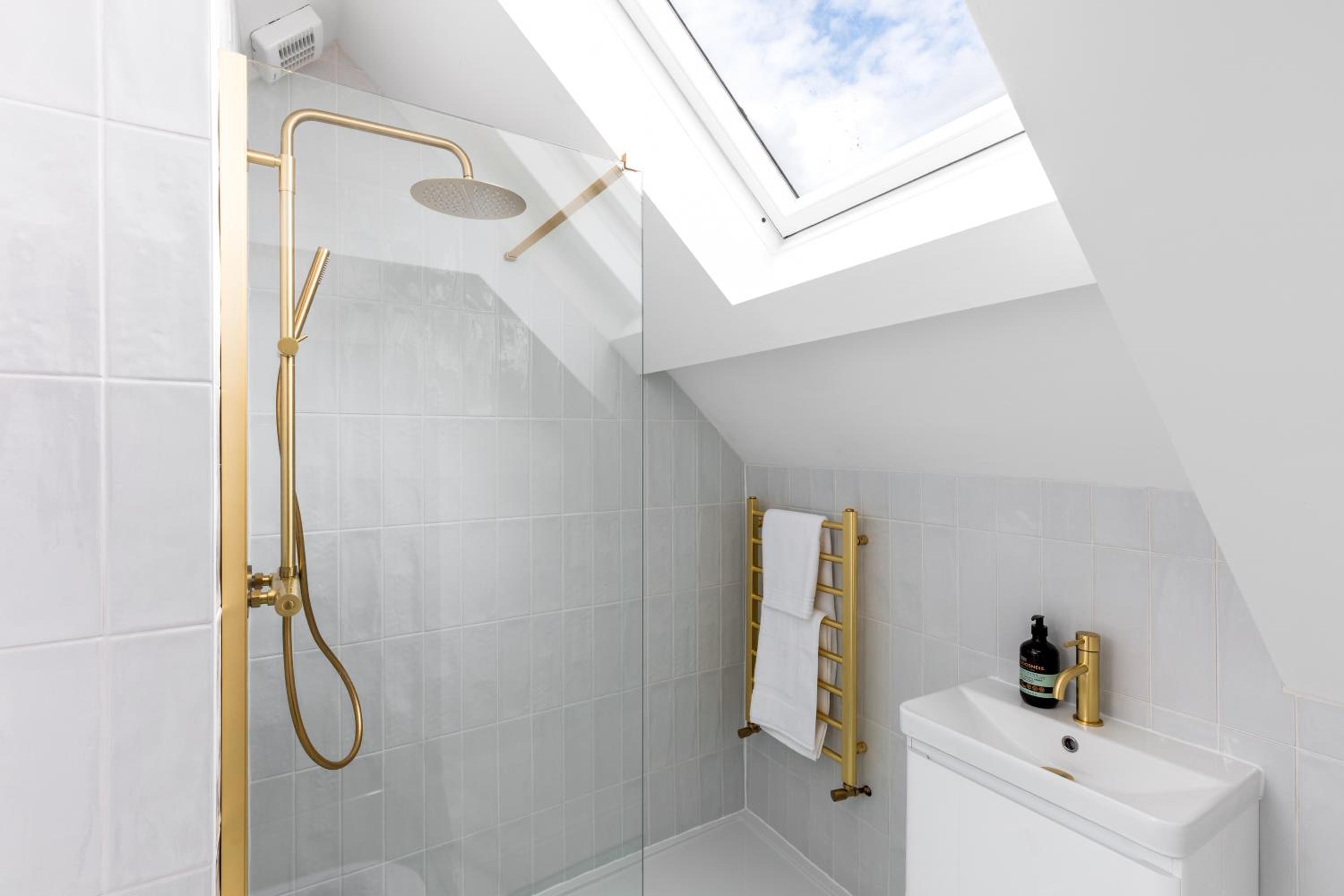 Luxe Design - Boutique Apartment - Heart of Rothbury view 2