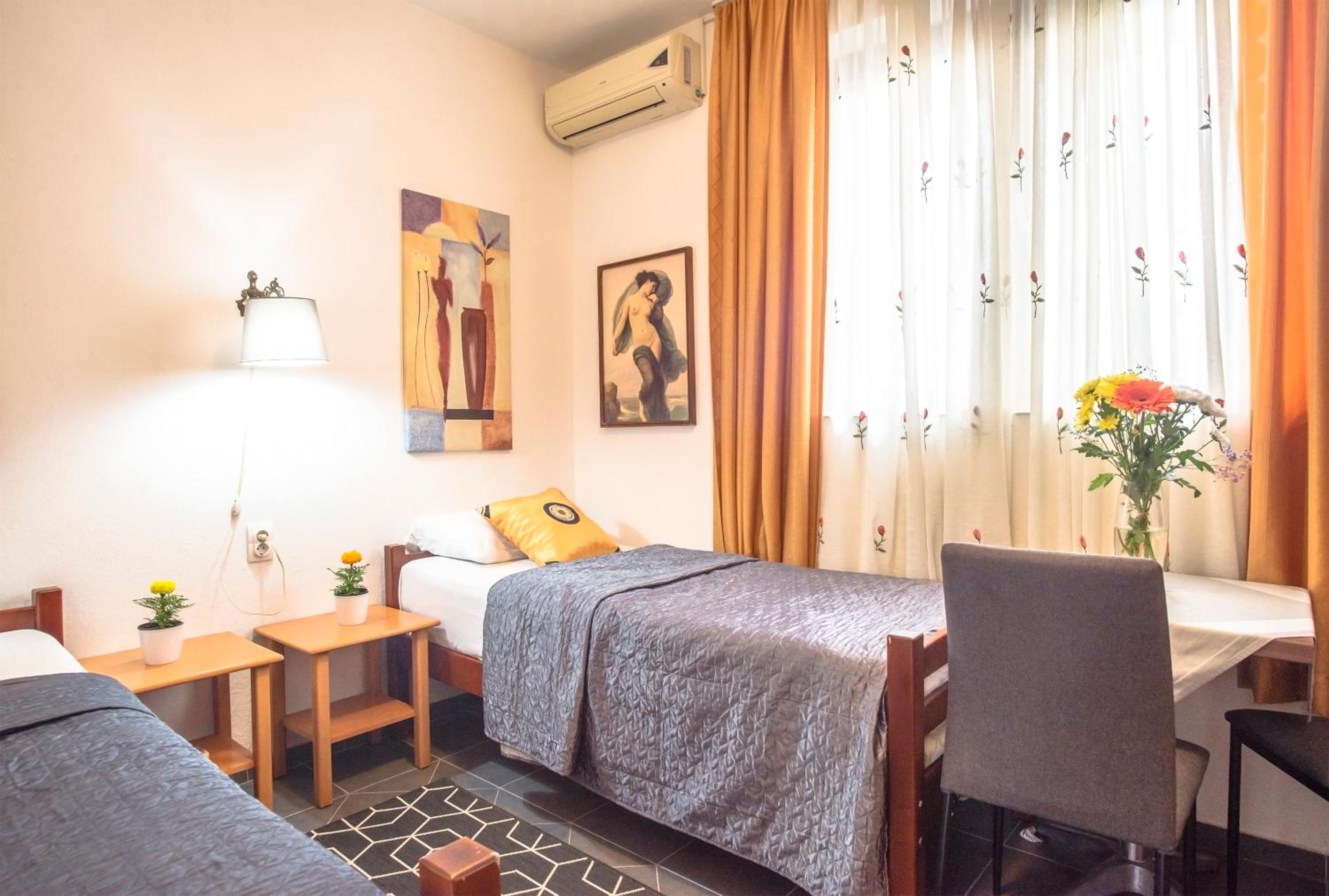 Apartments MaXhit
