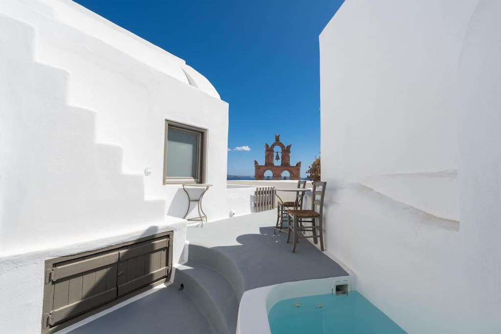 Astrea Suites "Ostria Cave Villa-outdoor Jacuzzi" view 3