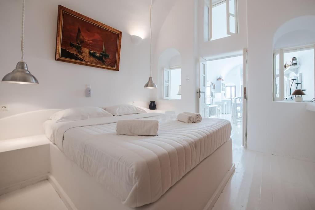 Astrea Suites "Ostria Cave Villa-outdoor Jacuzzi" view 4
