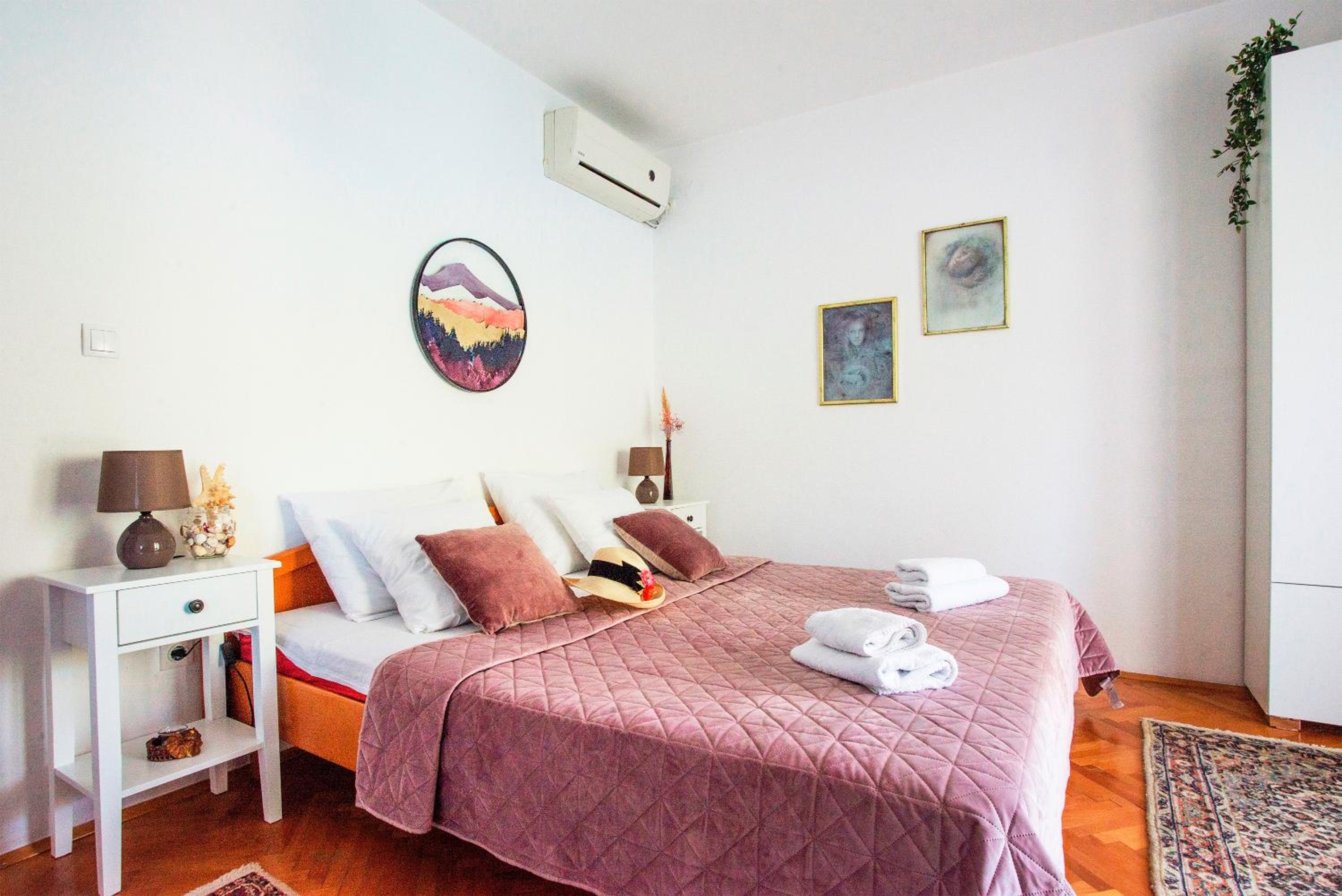 Apartments MaXhit