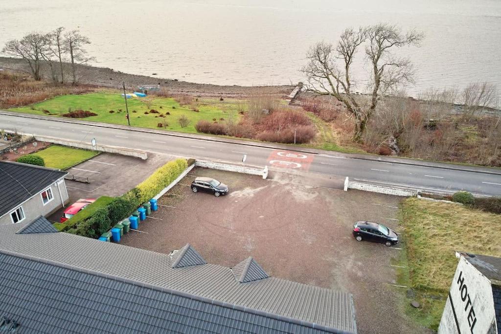 Etive, Beautiful Lochside Apartment with balcony view 2