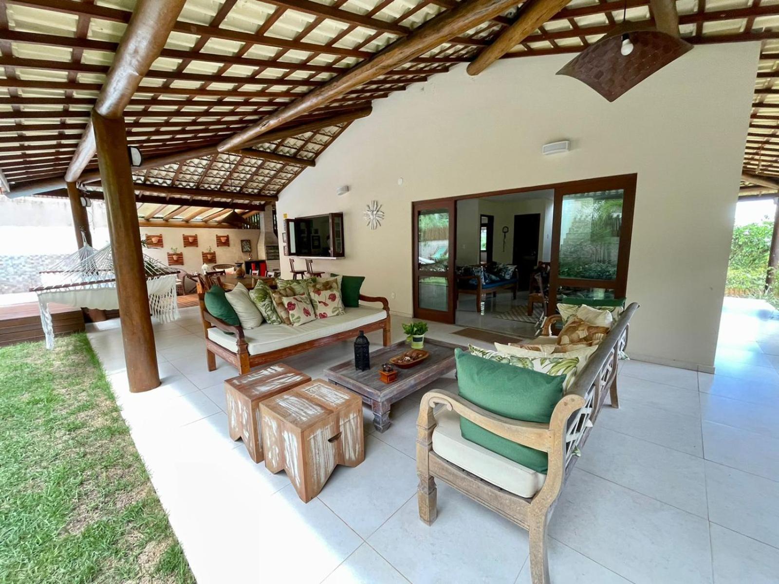 Praia do Forte com Reserva Sapiranga casa com 4/4.