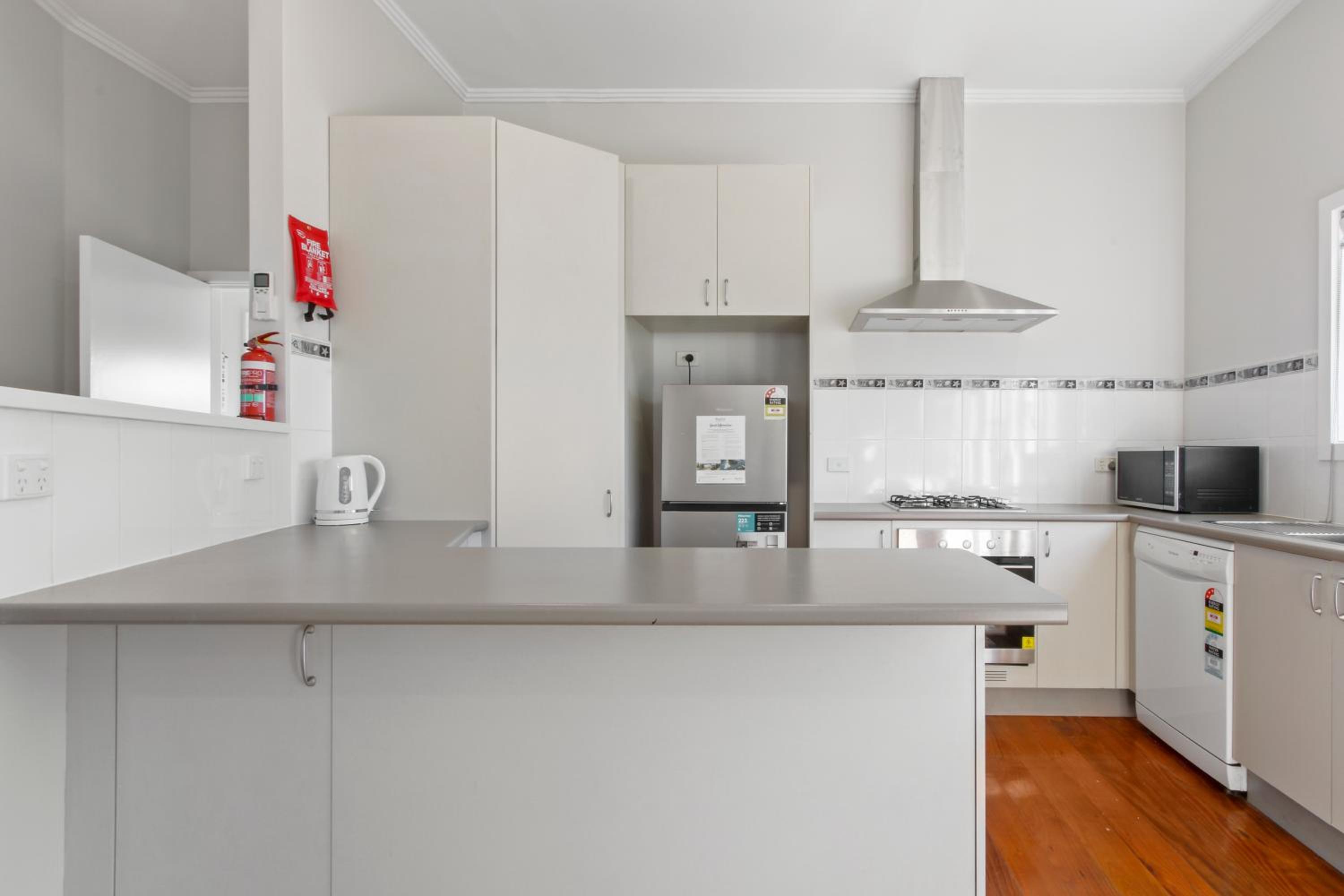The Beaches on Lakes House - Central Coastal Stay
