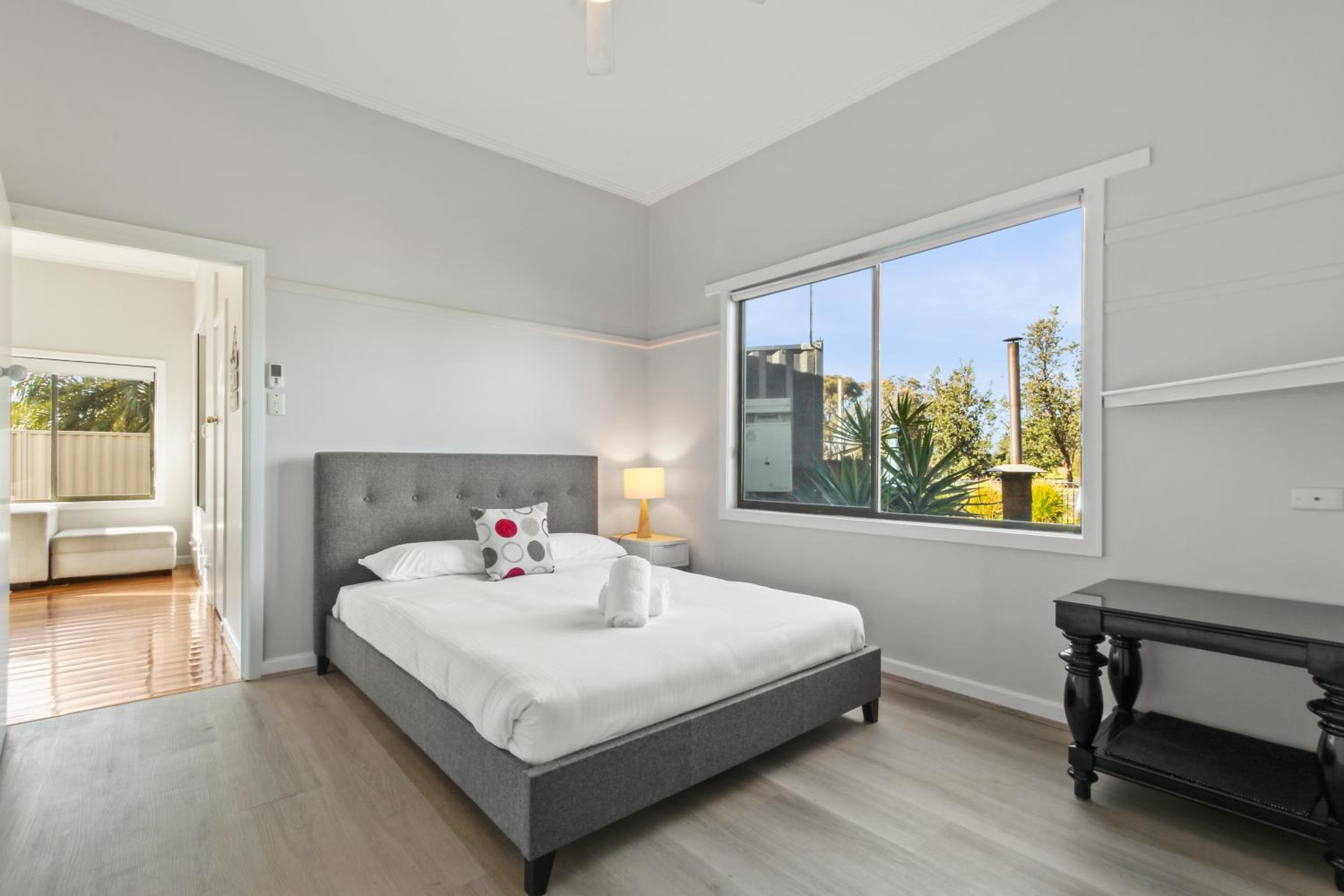 The Beaches on Lakes House - Central Coastal Stay
