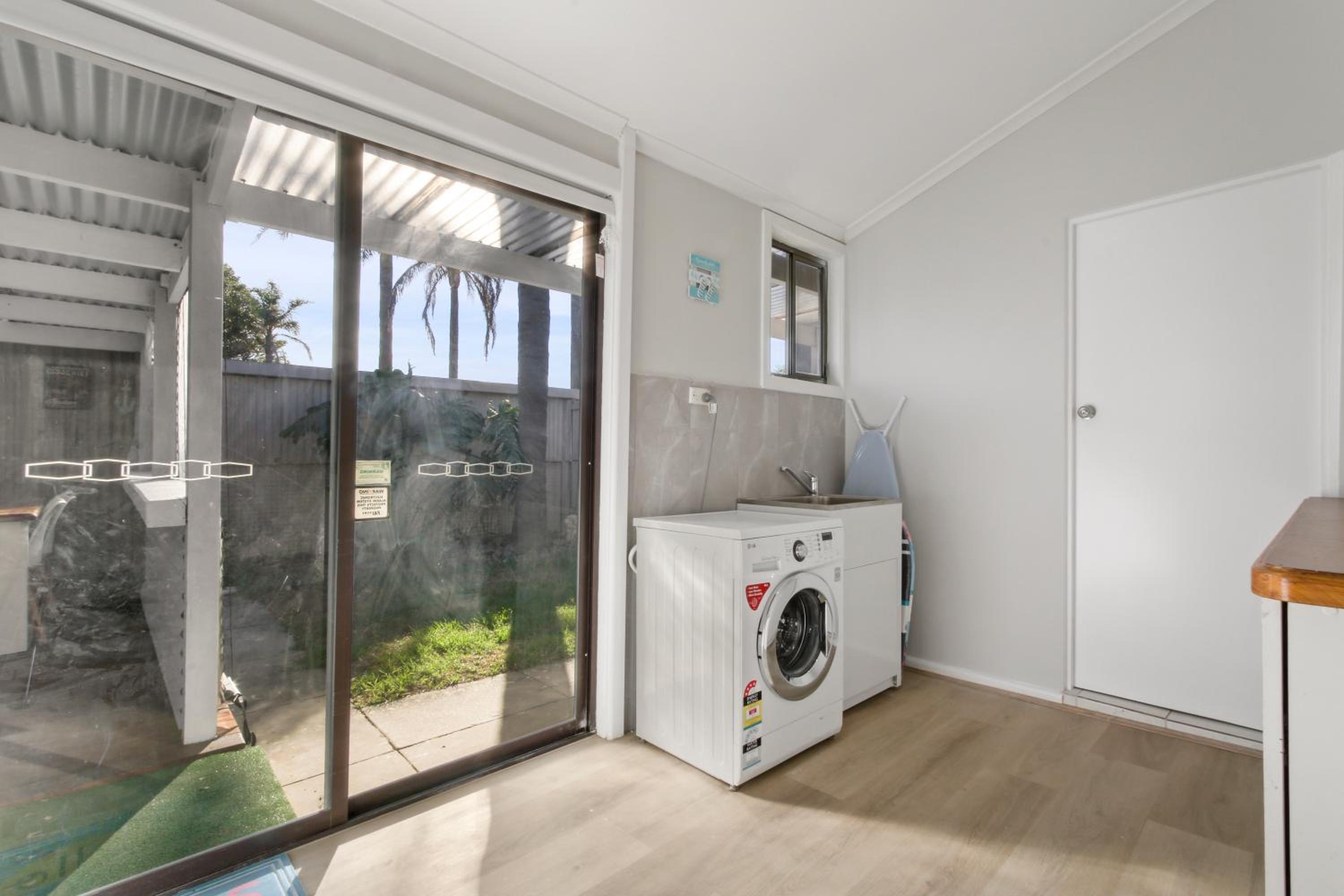 The Beaches on Lakes House - Central Coastal Stay