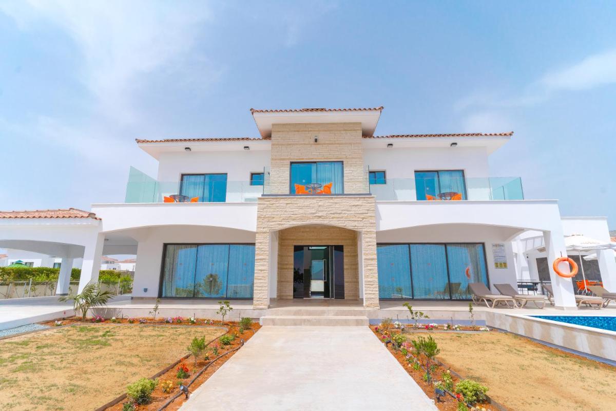 Aretousa Ena by Prestige Bookings view 2