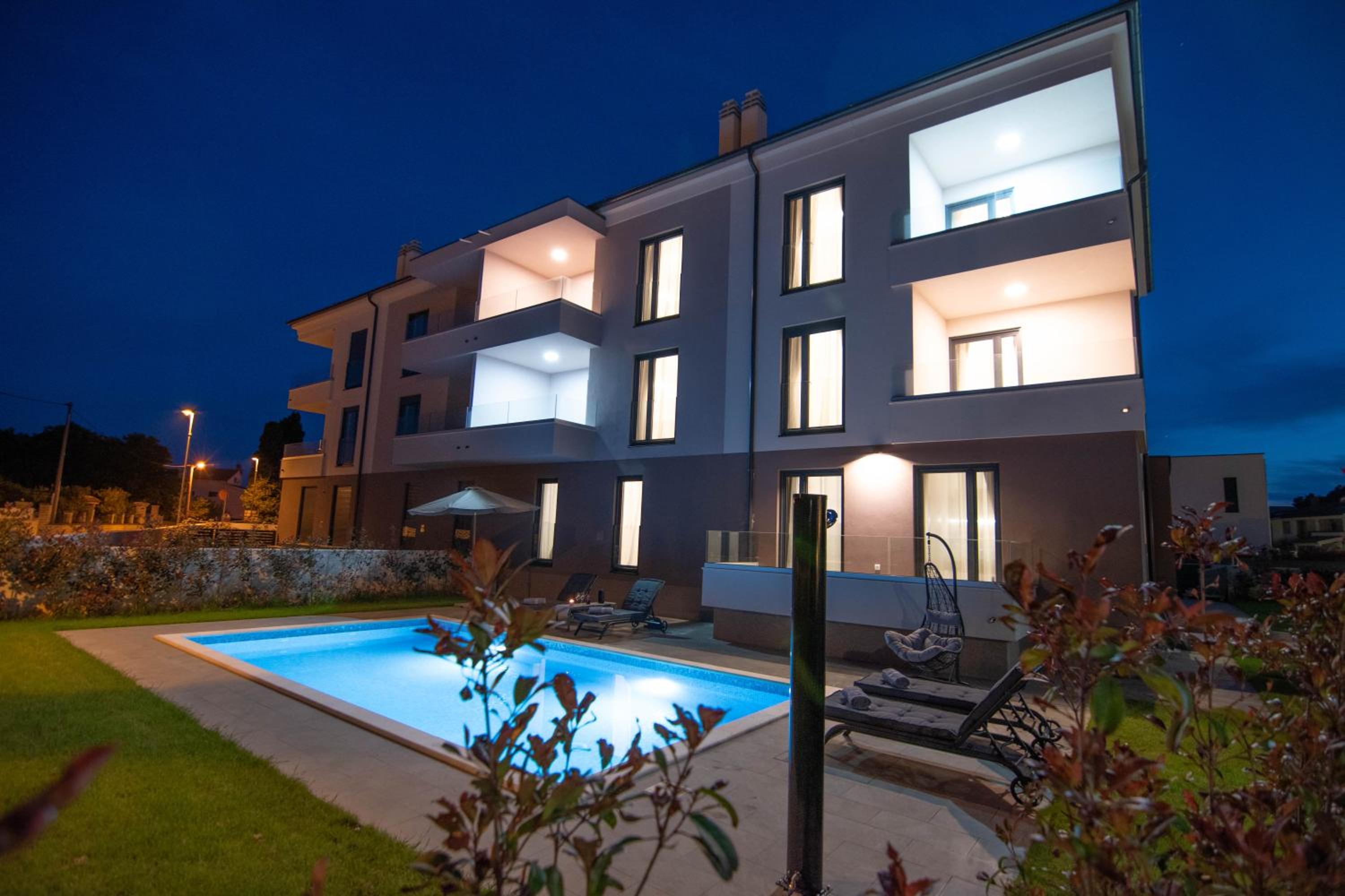 Luxury apartment Vela with swimming pool