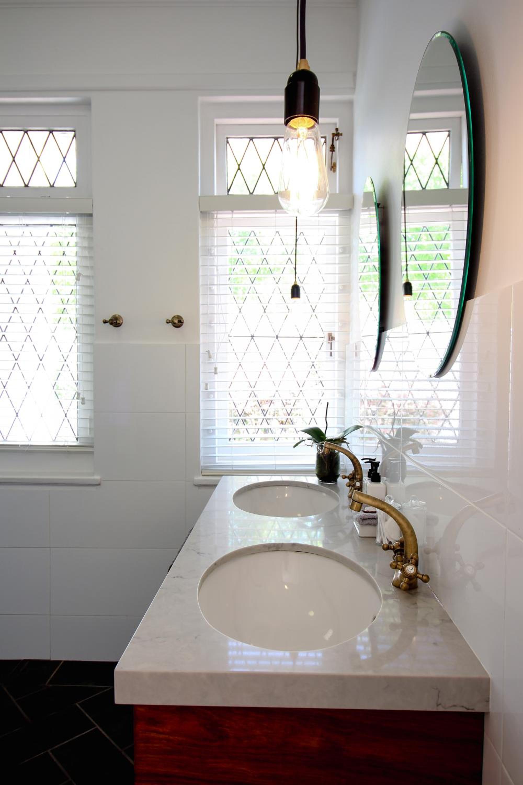 Whispering Oaks Guest House