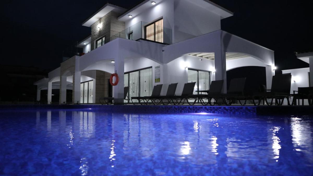 Aretousa Ena by Prestige Bookings view 4