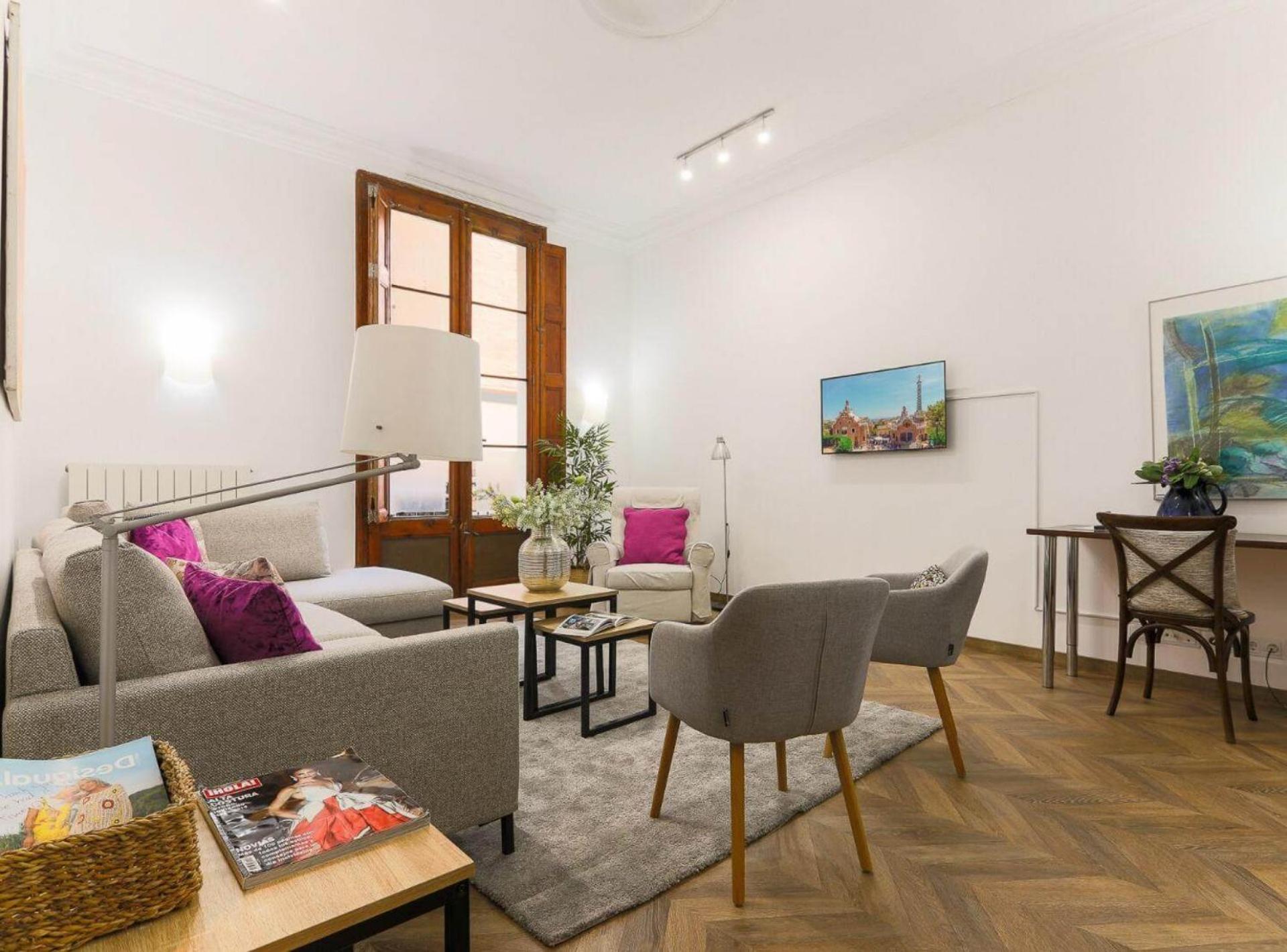 GREAT SPACIOUS APARTMENT IN THE GOTHIC QUARTER