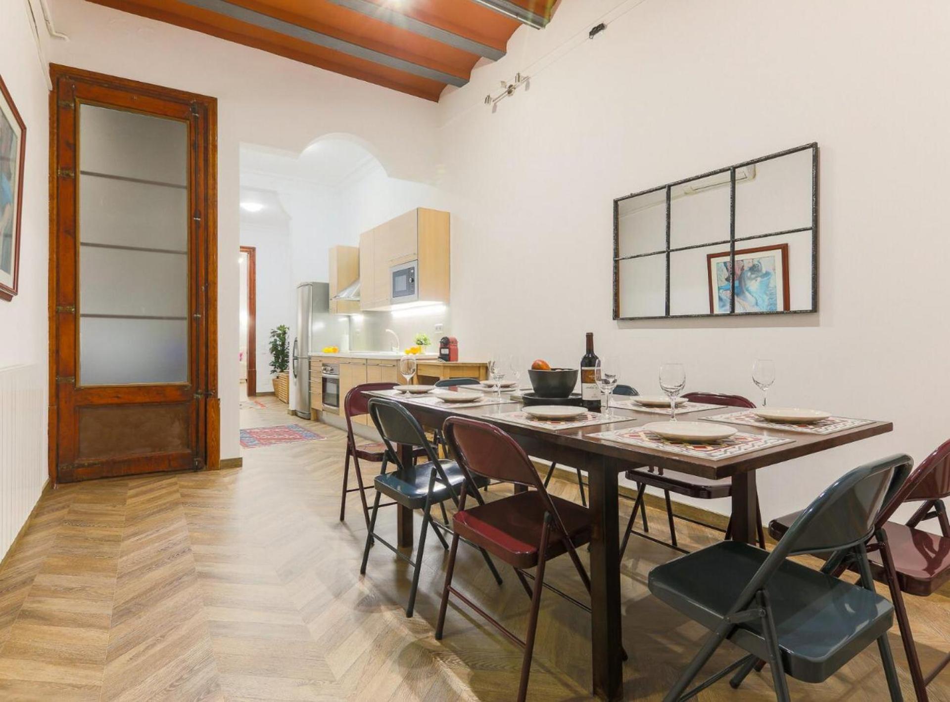 GREAT SPACIOUS APARTMENT IN THE GOTHIC QUARTER
