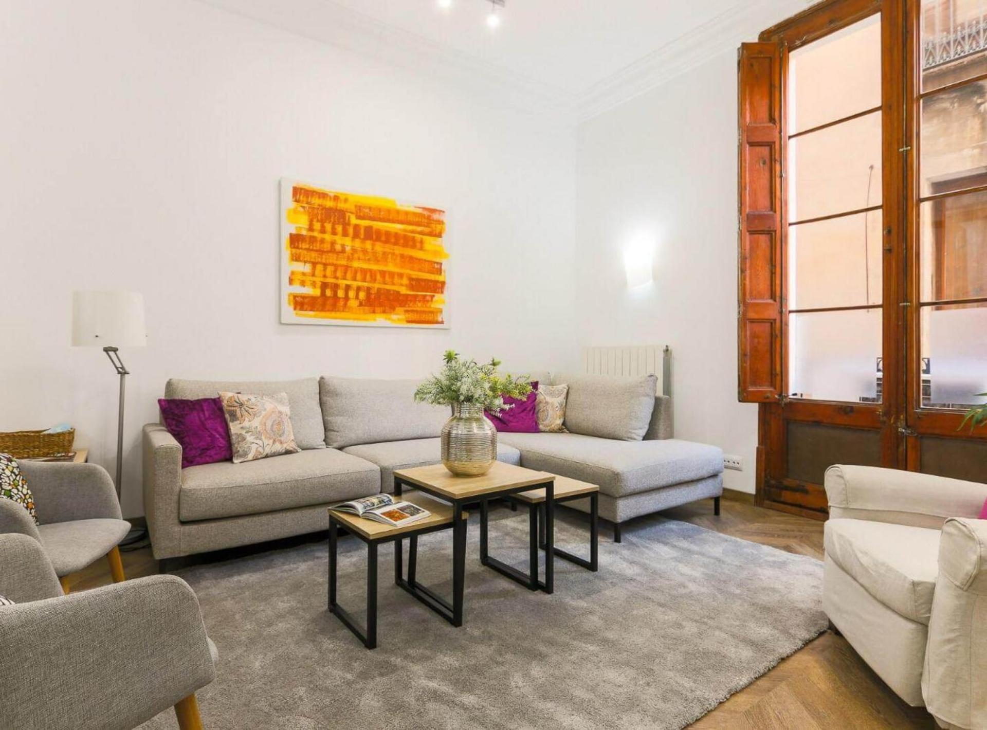 GREAT SPACIOUS APARTMENT IN THE GOTHIC QUARTER