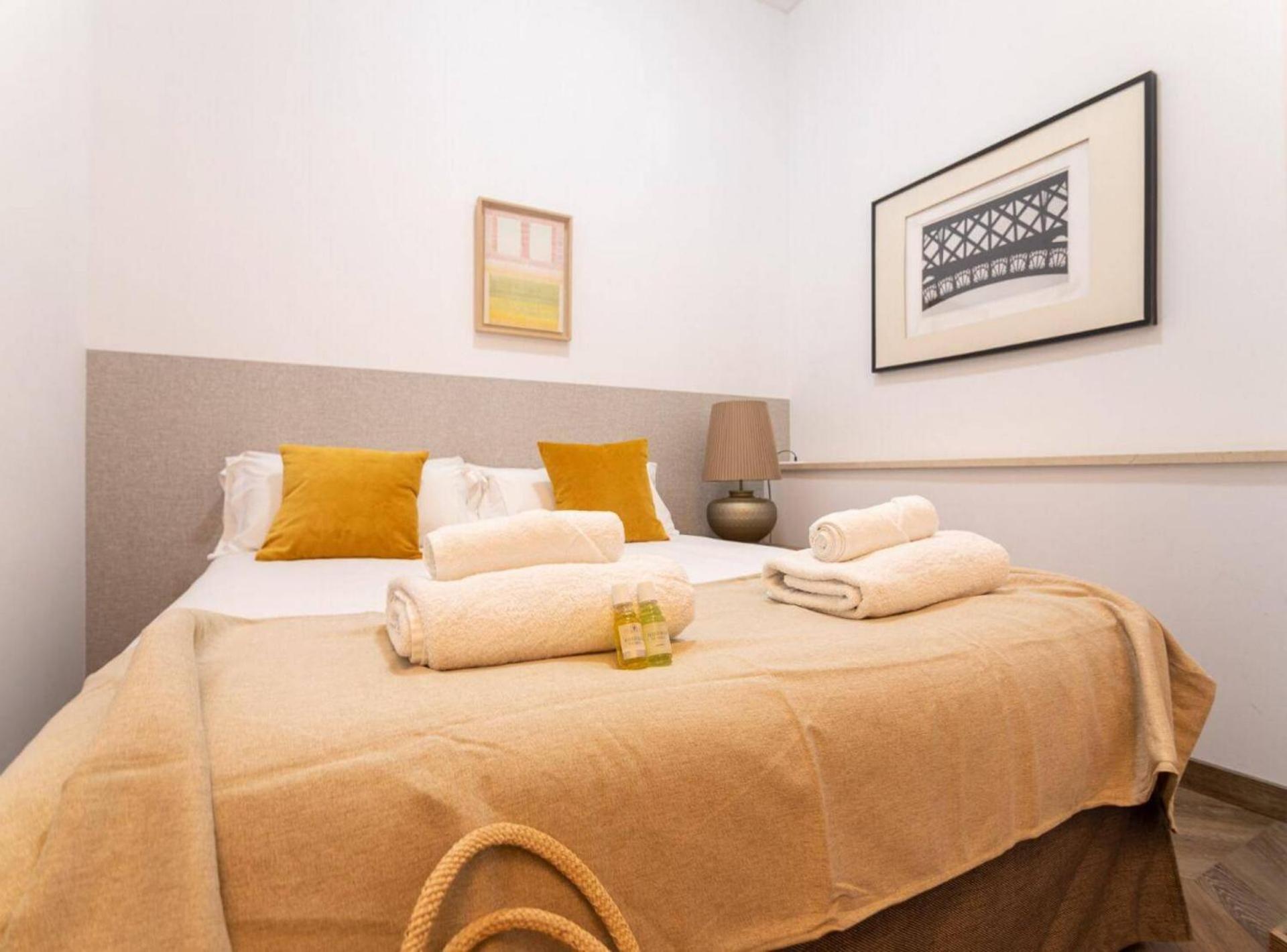 GREAT SPACIOUS APARTMENT IN THE GOTHIC QUARTER