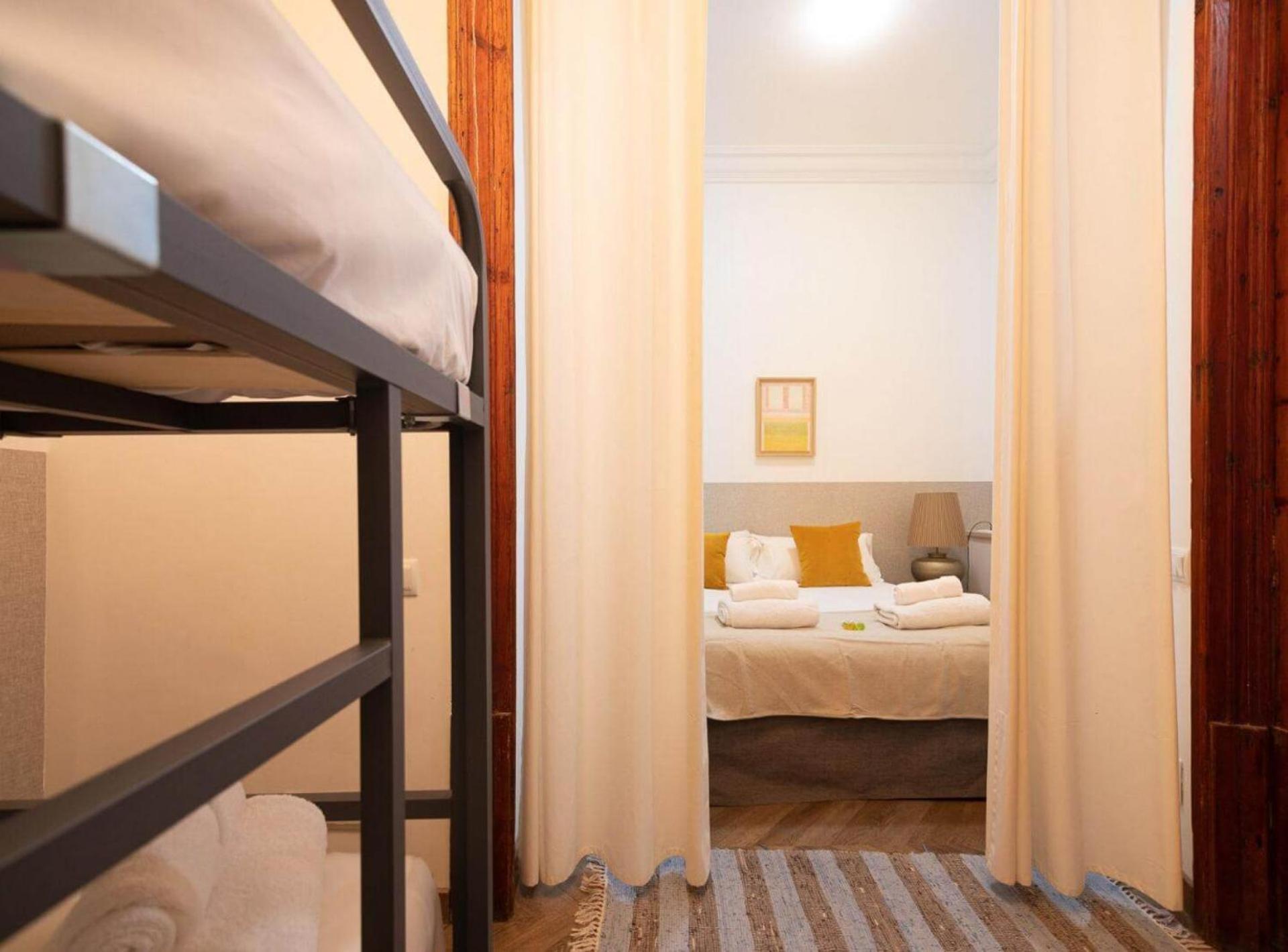 GREAT SPACIOUS APARTMENT IN THE GOTHIC QUARTER