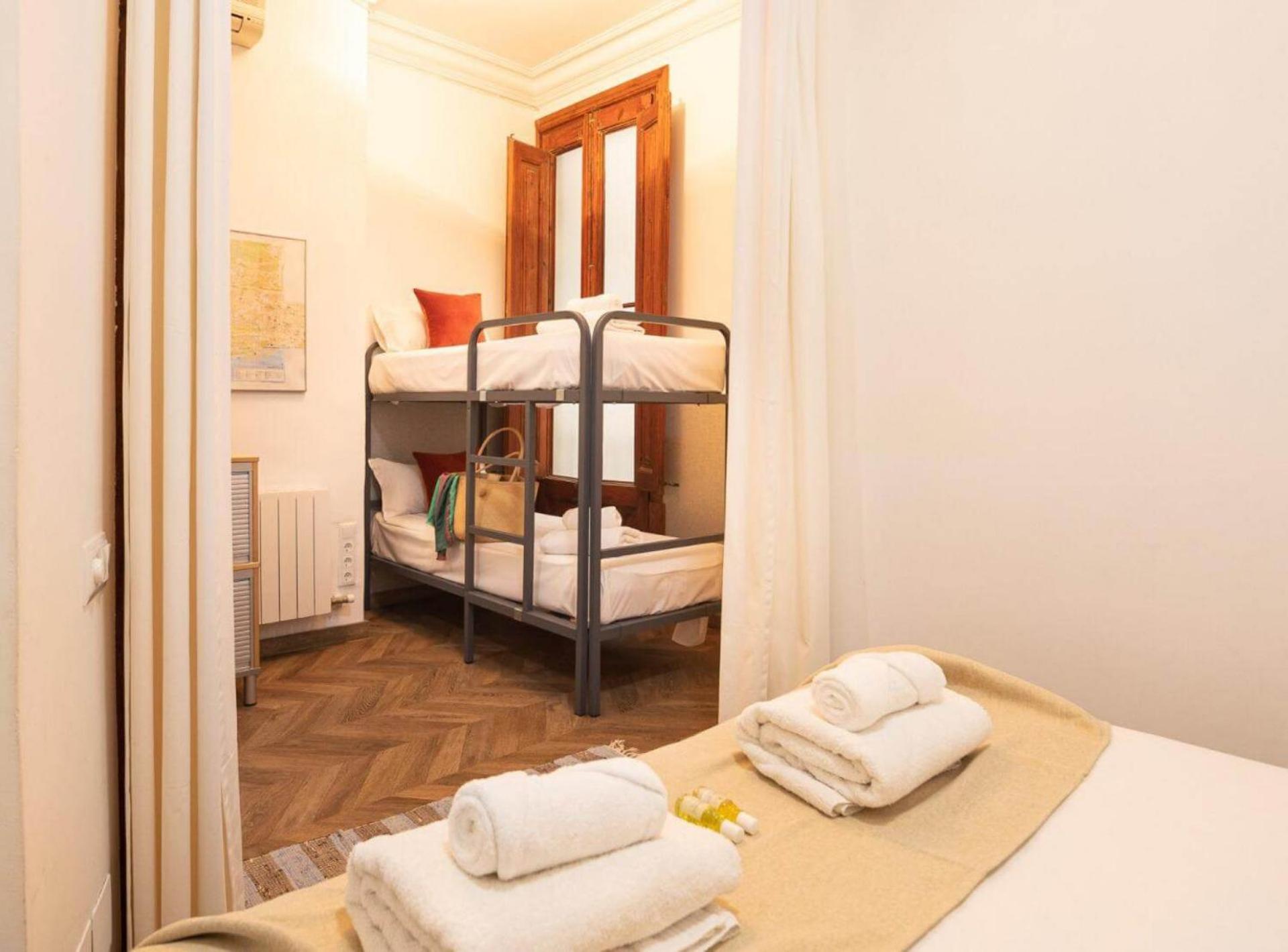 GREAT SPACIOUS APARTMENT IN THE GOTHIC QUARTER