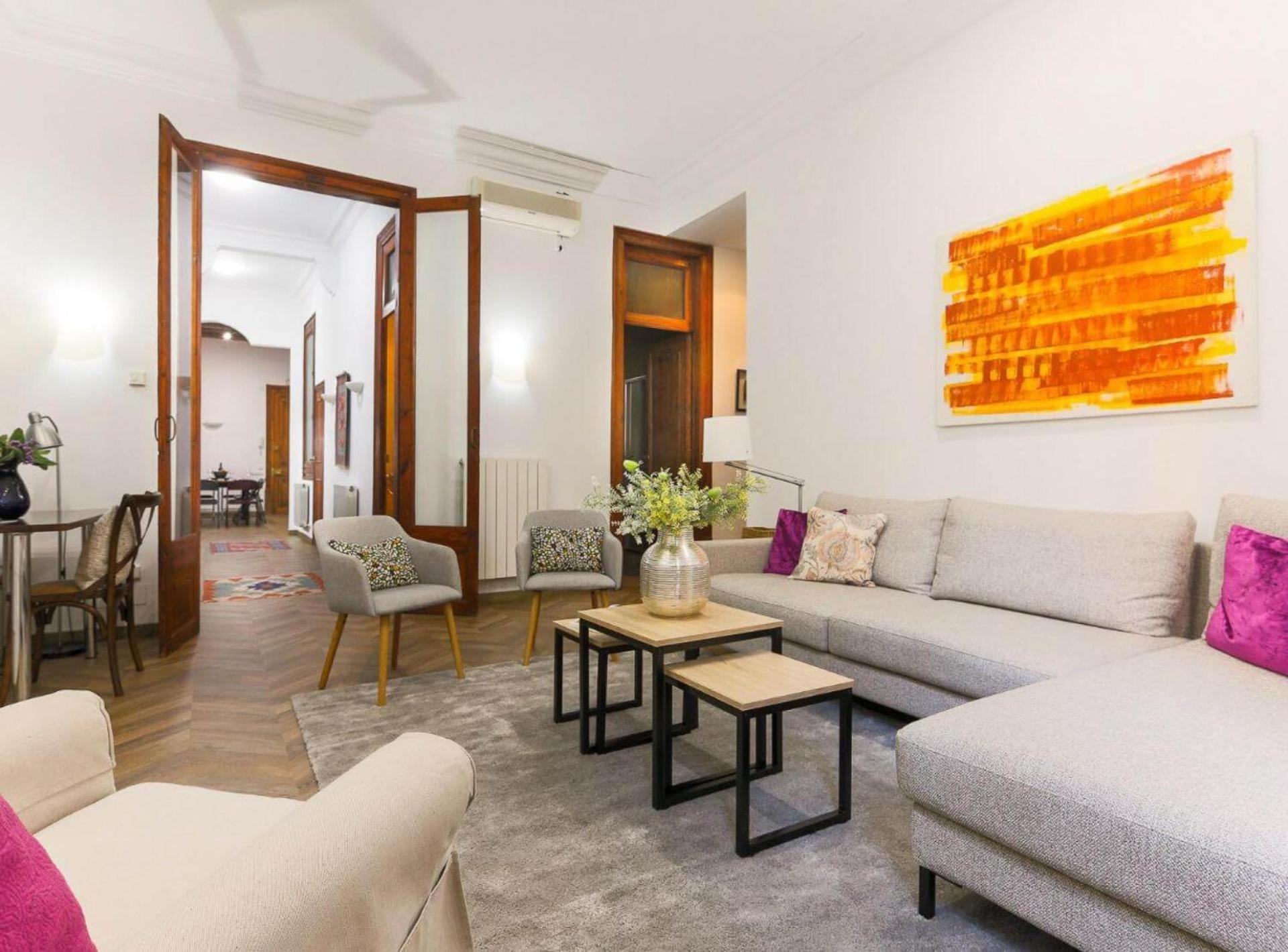 GREAT SPACIOUS APARTMENT IN THE GOTHIC QUARTER