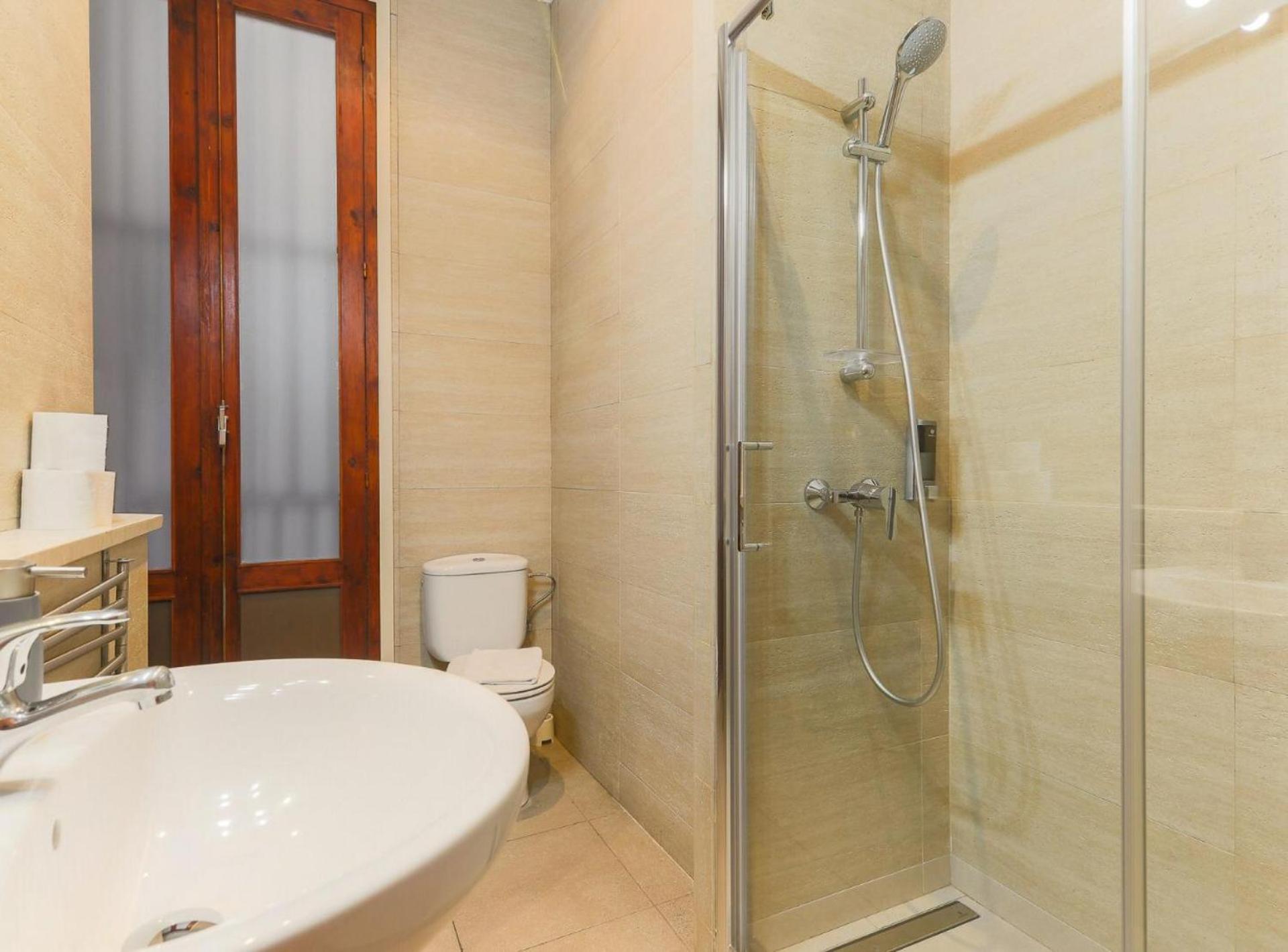GREAT SPACIOUS APARTMENT IN THE GOTHIC QUARTER