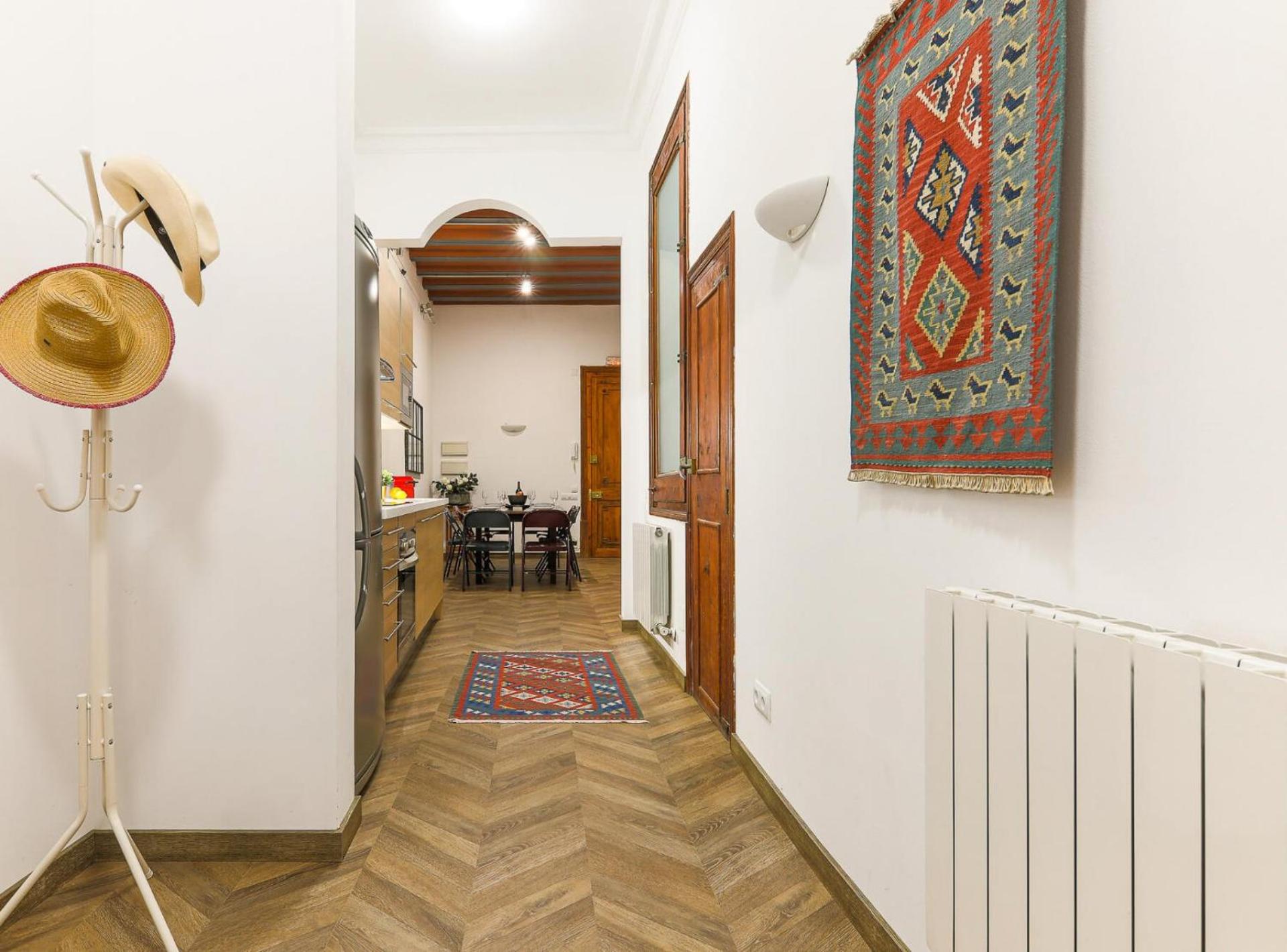 GREAT SPACIOUS APARTMENT IN THE GOTHIC QUARTER