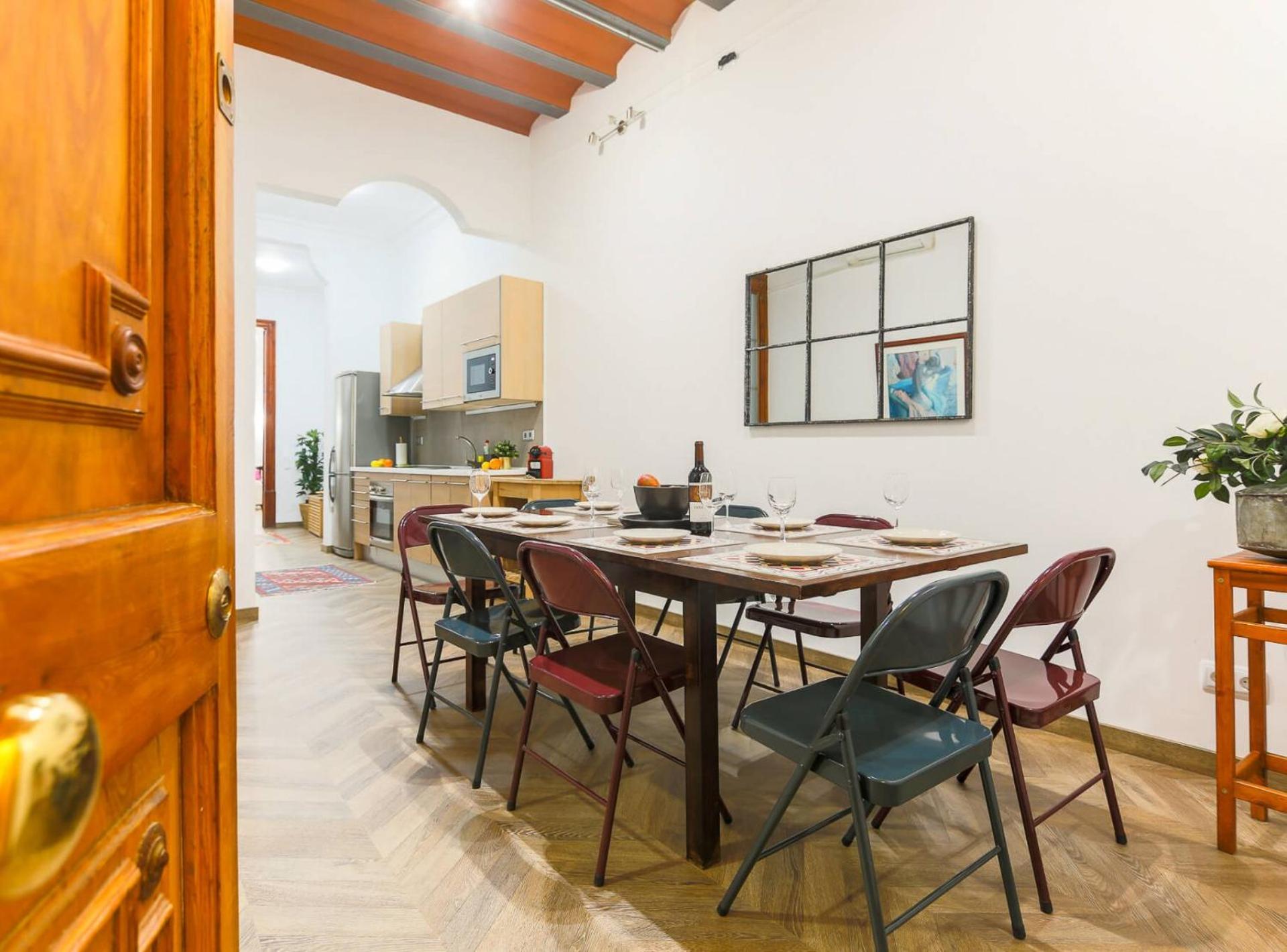 GREAT SPACIOUS APARTMENT IN THE GOTHIC QUARTER